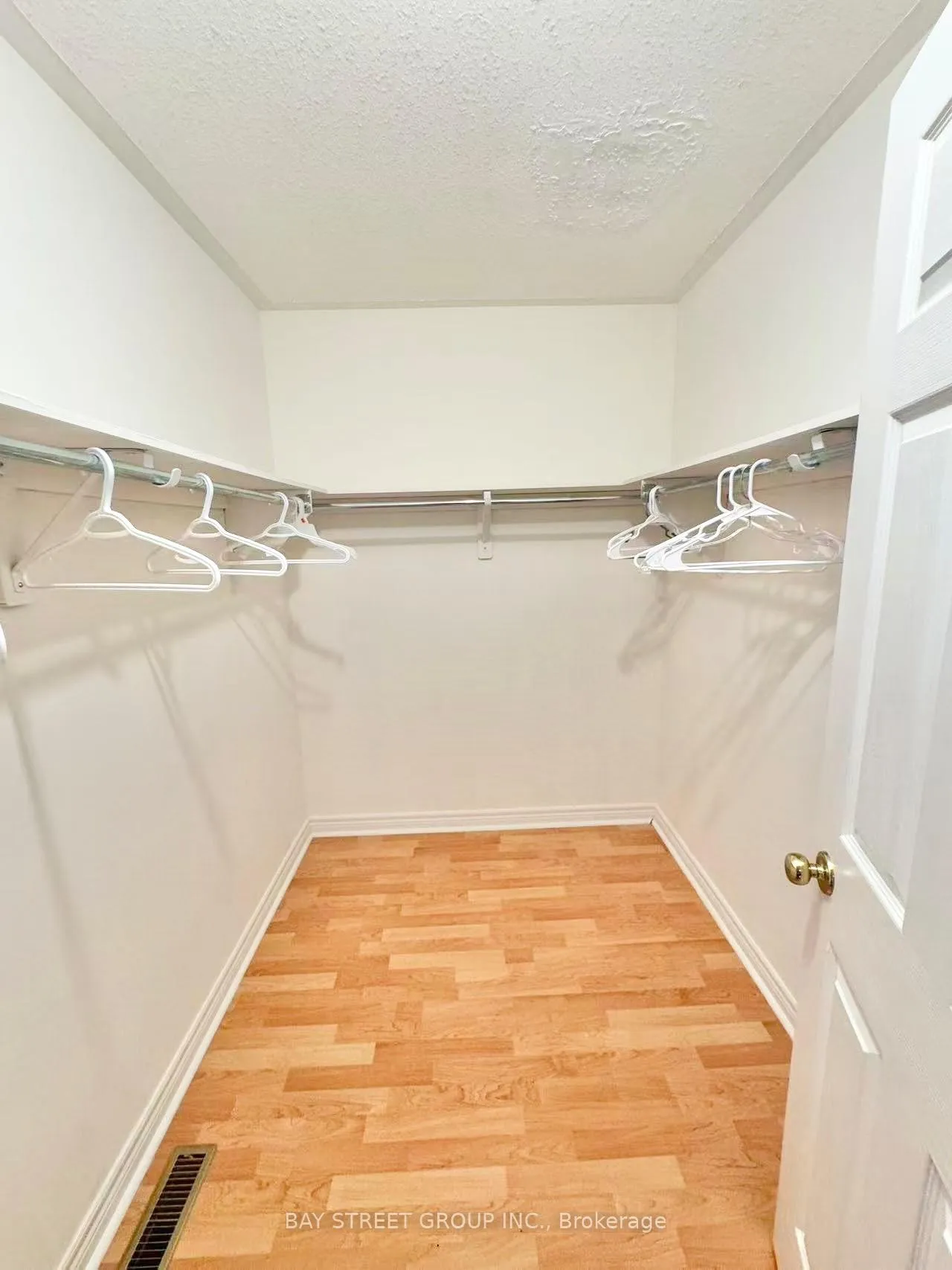 Photo 14 of 8189 Harvest Crescent, Niagara Falls, Ascot — HOMEH