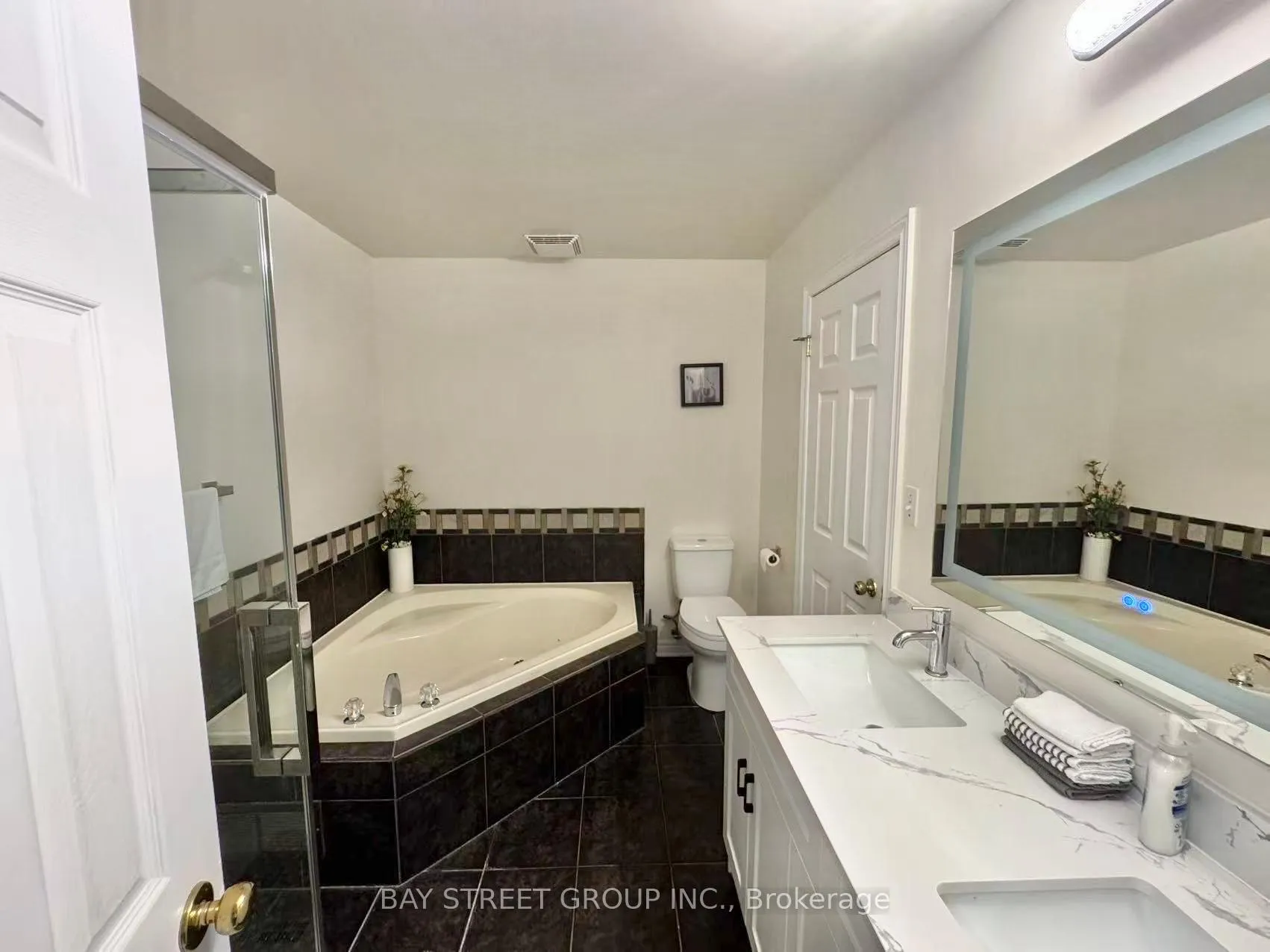 Photo 19 of 8189 Harvest Crescent, Niagara Falls, Ascot — HOMEH