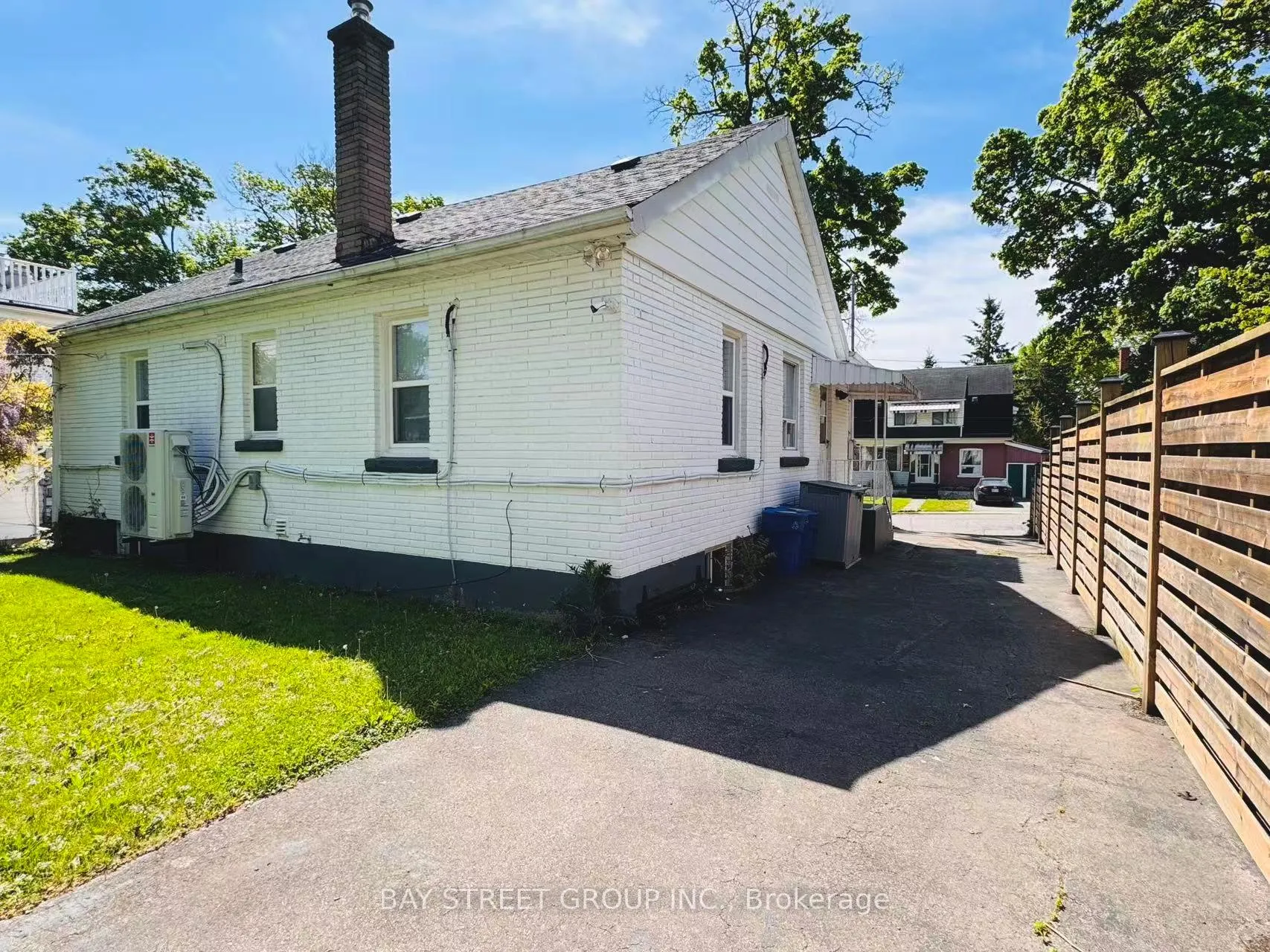 Photo 2 of 4305 Bampfield Street, Niagara Falls, Downtown — HOMEH