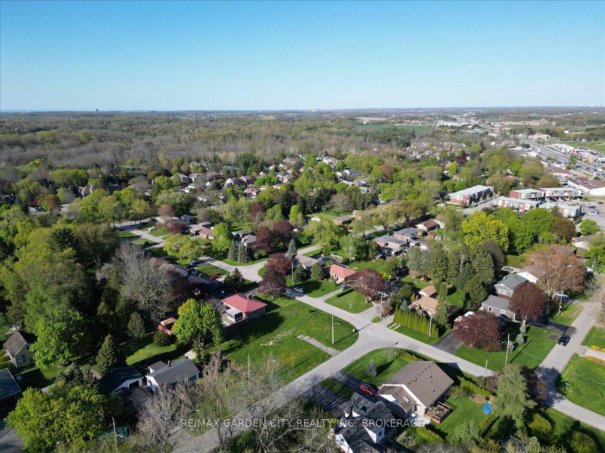 Photo 18 of 13 Lorimer Street, Pelham, Fonthill — HOMEH