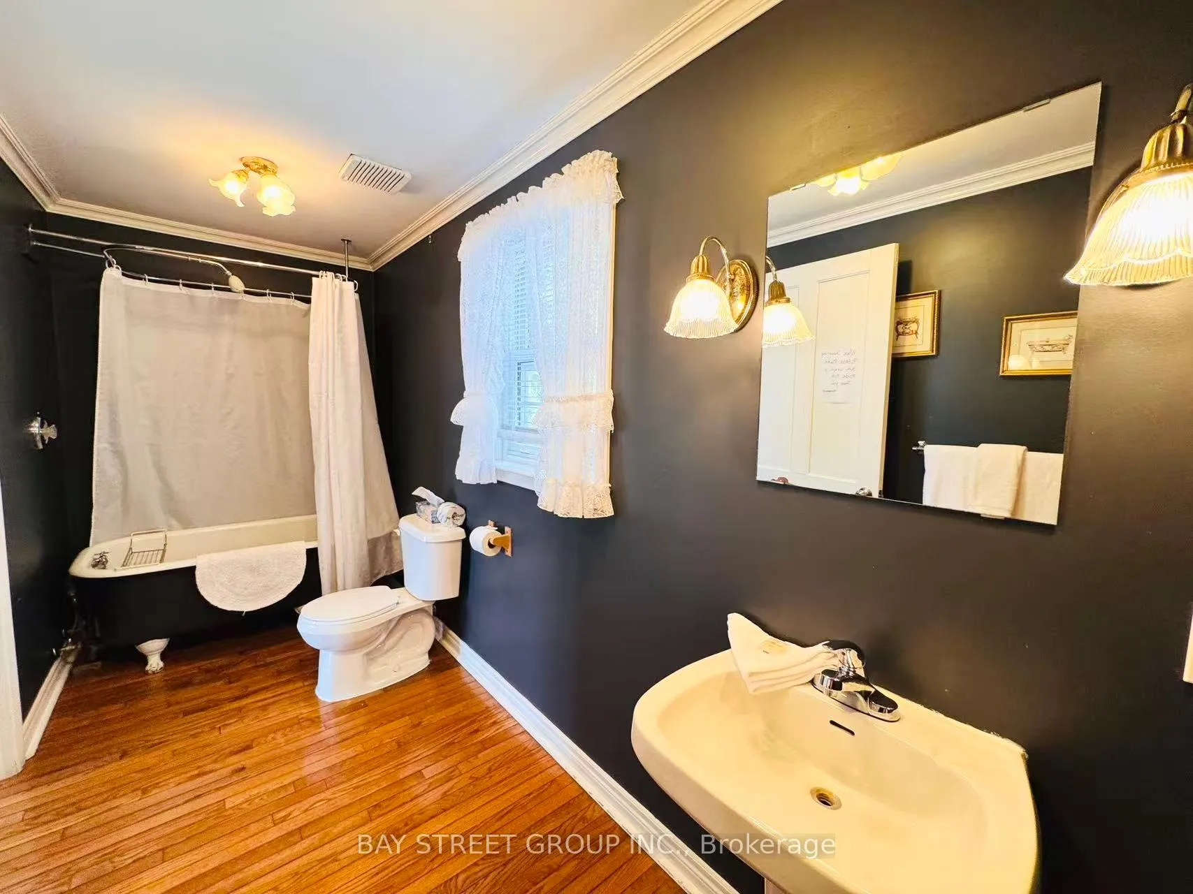 Photo 12 of 4983 River Road, Niagara Falls, Downtown — HOMEH