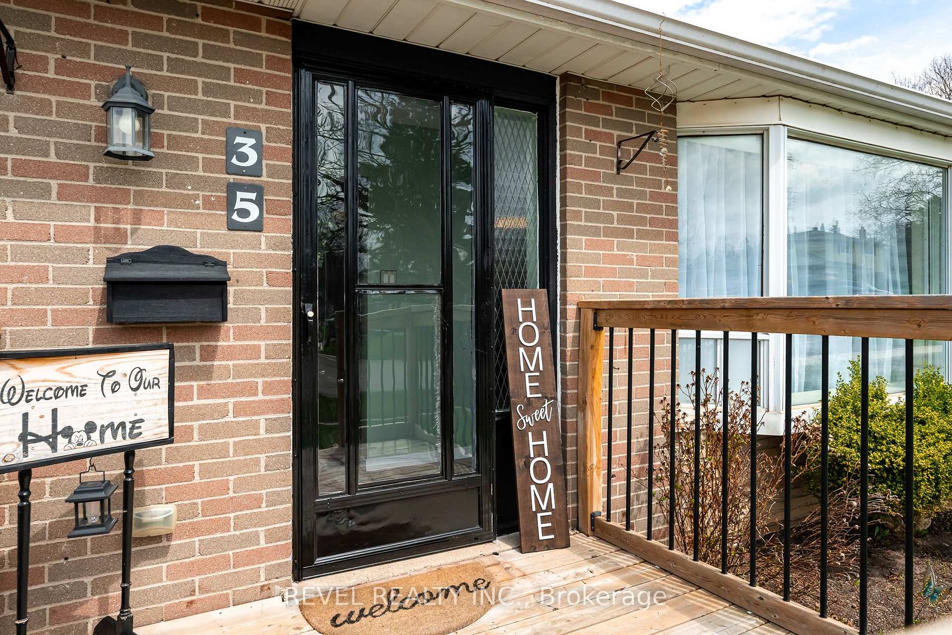 Photo 4 of 35 Edelwild Drive, Orangeville — HOMEH