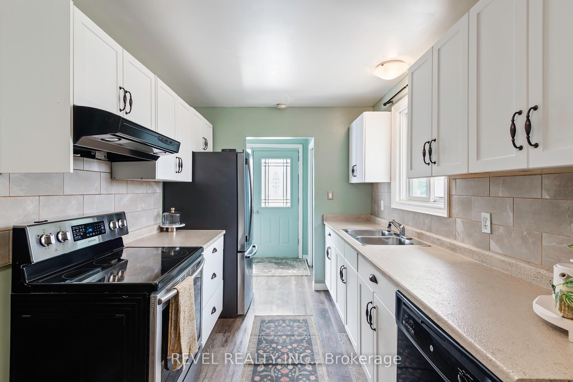 Photo 6 of 35 Edelwild Drive, Orangeville — HOMEH