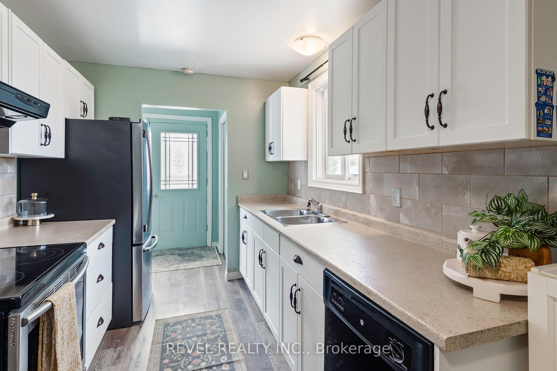 Photo 8 of 35 Edelwild Drive, Orangeville — HOMEH