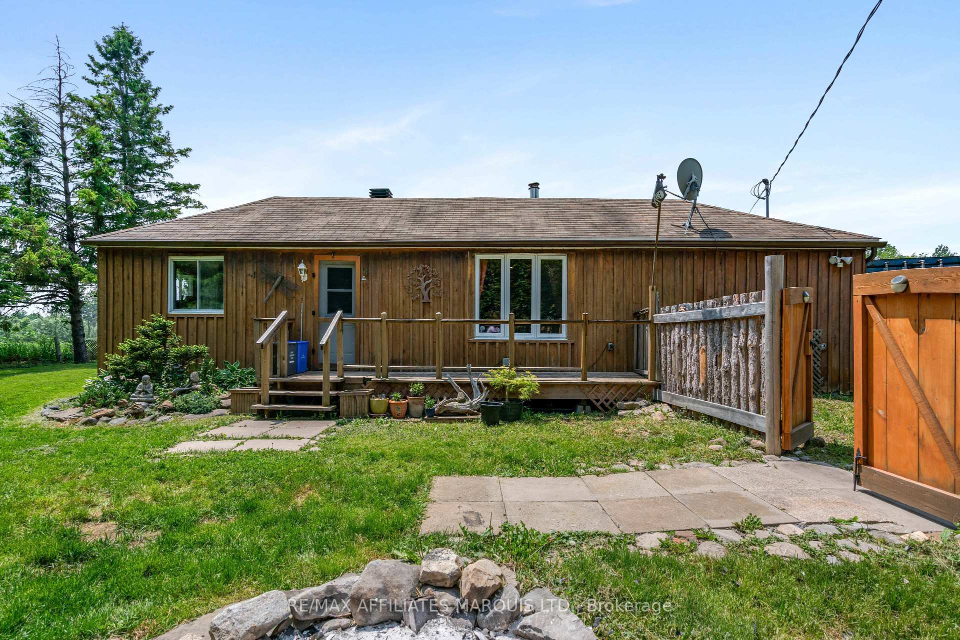 Photo 1 of 20771 River Road, North Glengarry, North Glengarry (Lochiel) Twp — HOMEH
