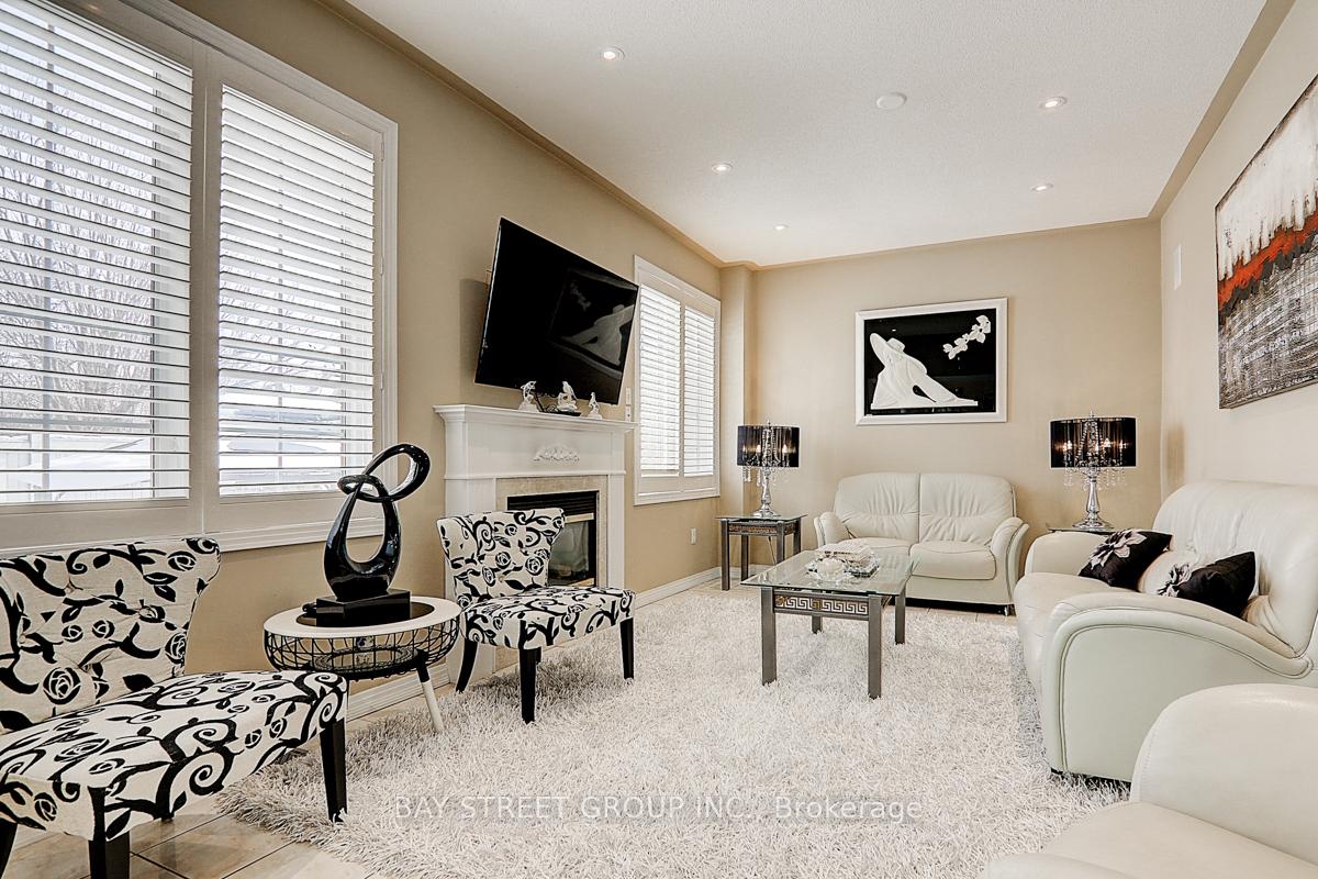 Photo 11 of 59 Robert Grundy Road, Markham, Cachet — HOMEH