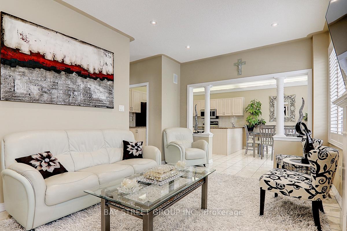 Photo 12 of 59 Robert Grundy Road, Markham, Cachet — HOMEH