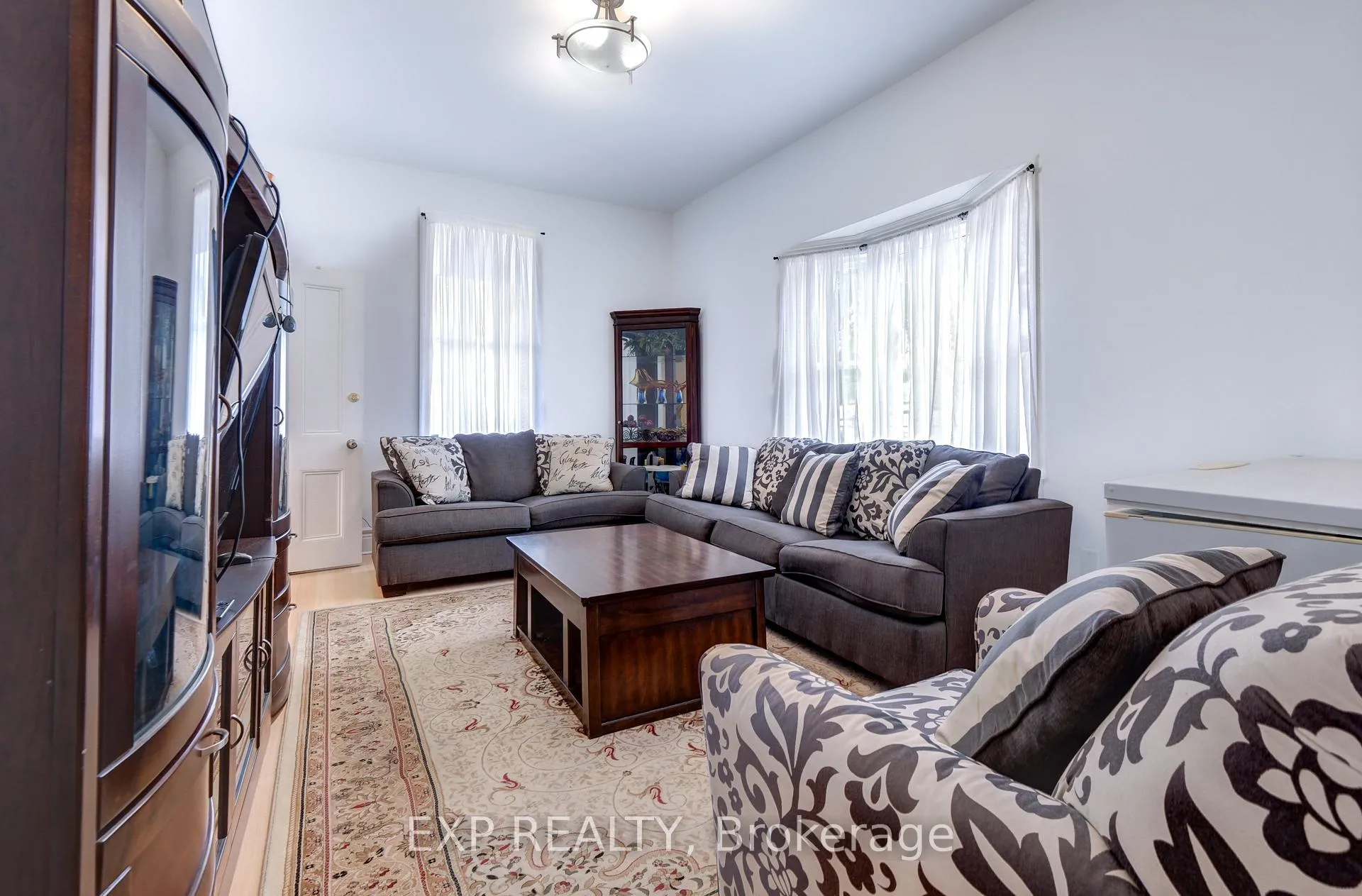 Photo 17 of 853 Simcoe Street S, Oshawa, Lakeview — HOMEH
