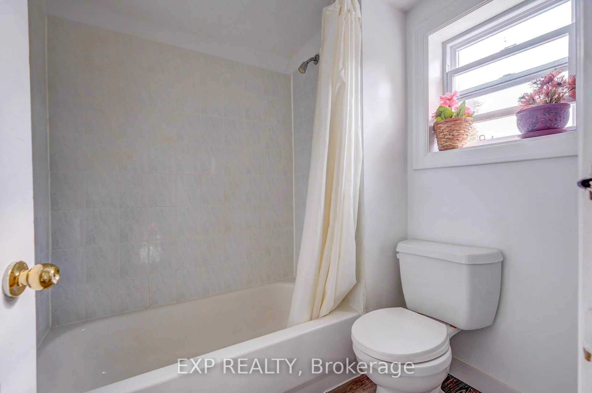 Photo 24 of 853 Simcoe Street S, Oshawa, Lakeview — HOMEH