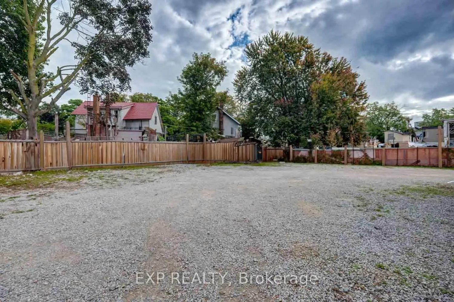 Photo 28 of 853 Simcoe Street S, Oshawa, Lakeview — HOMEH
