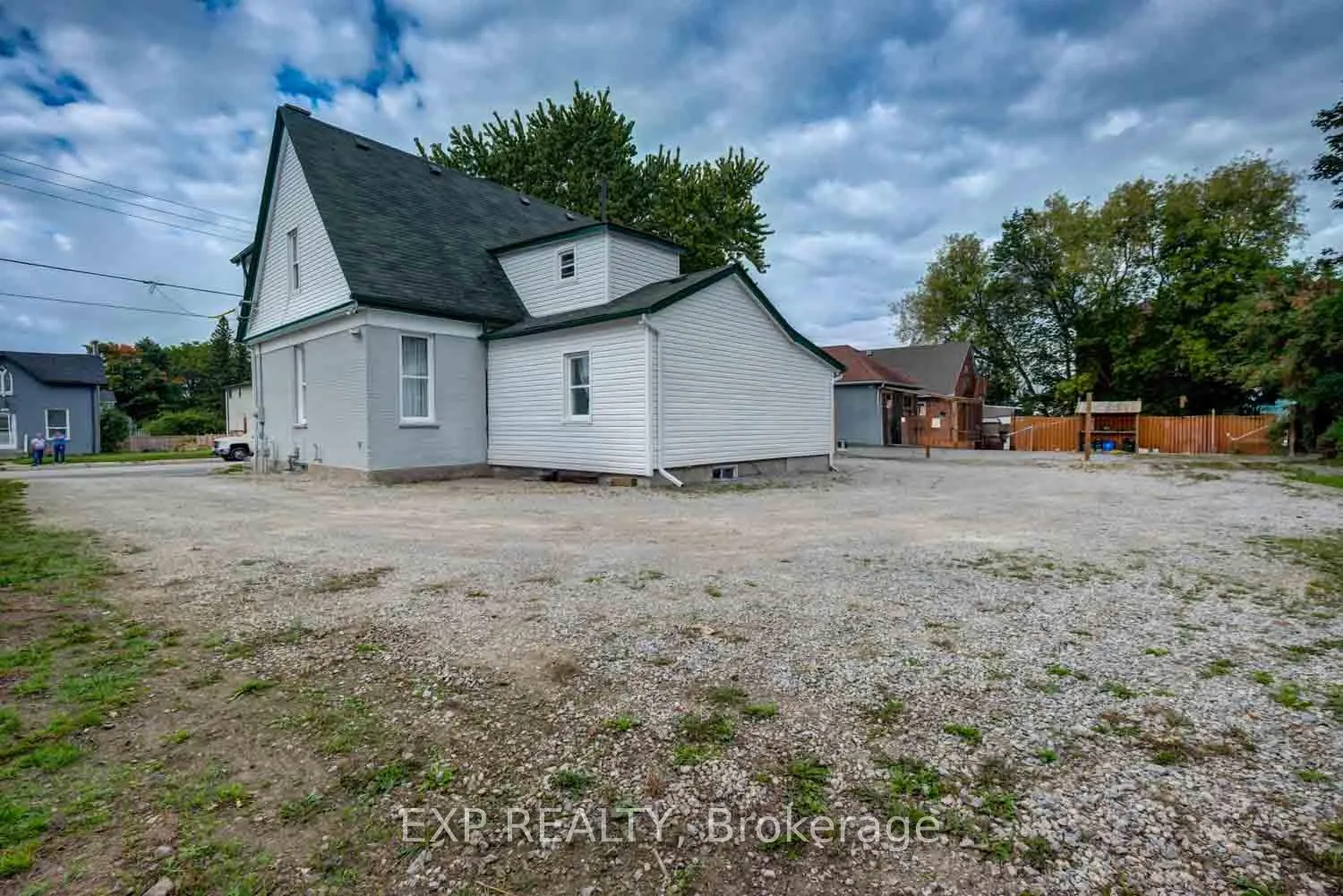 Photo 29 of 853 Simcoe Street S, Oshawa, Lakeview — HOMEH