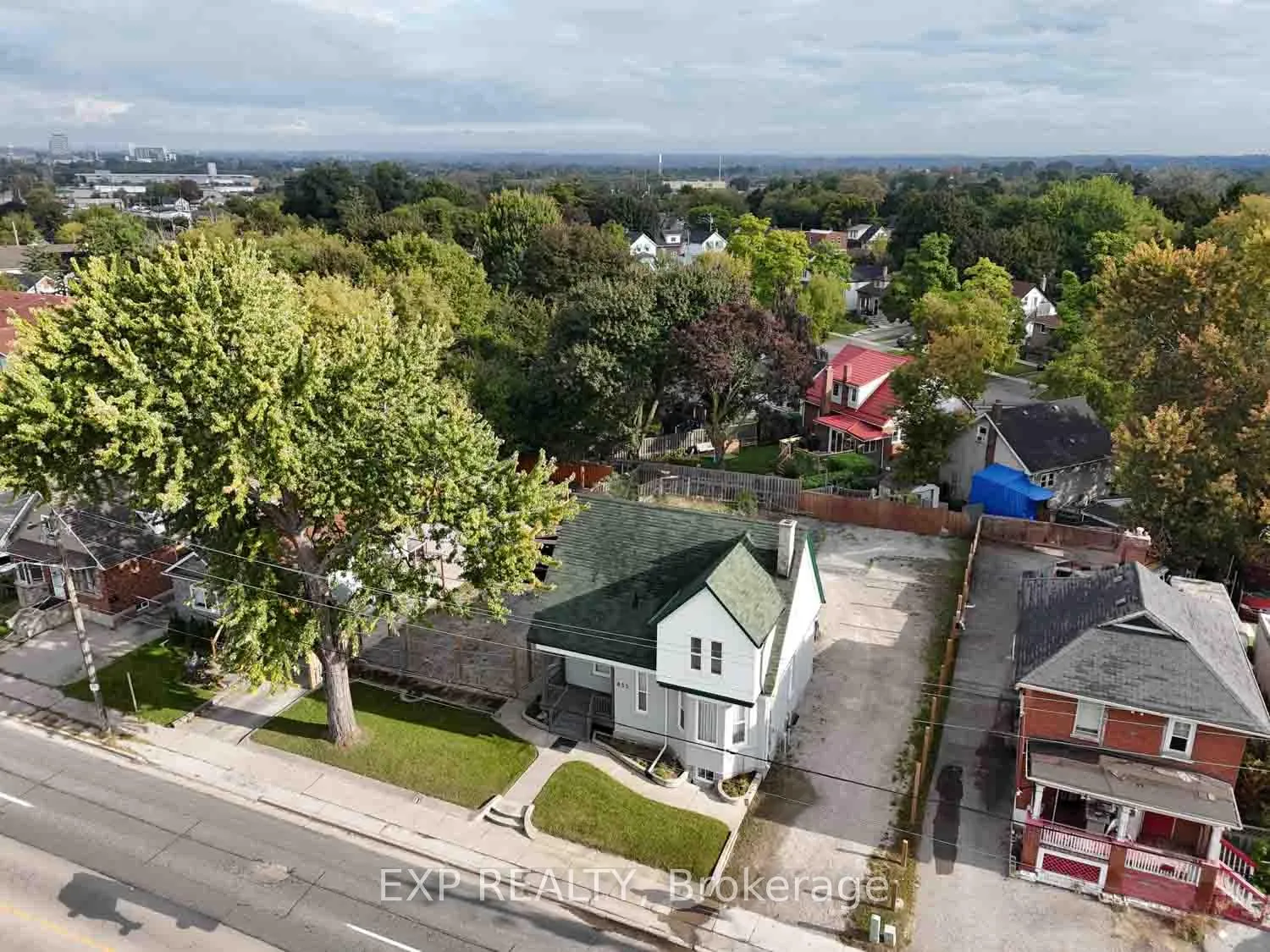 Photo 30 of 853 Simcoe Street S, Oshawa, Lakeview — HOMEH