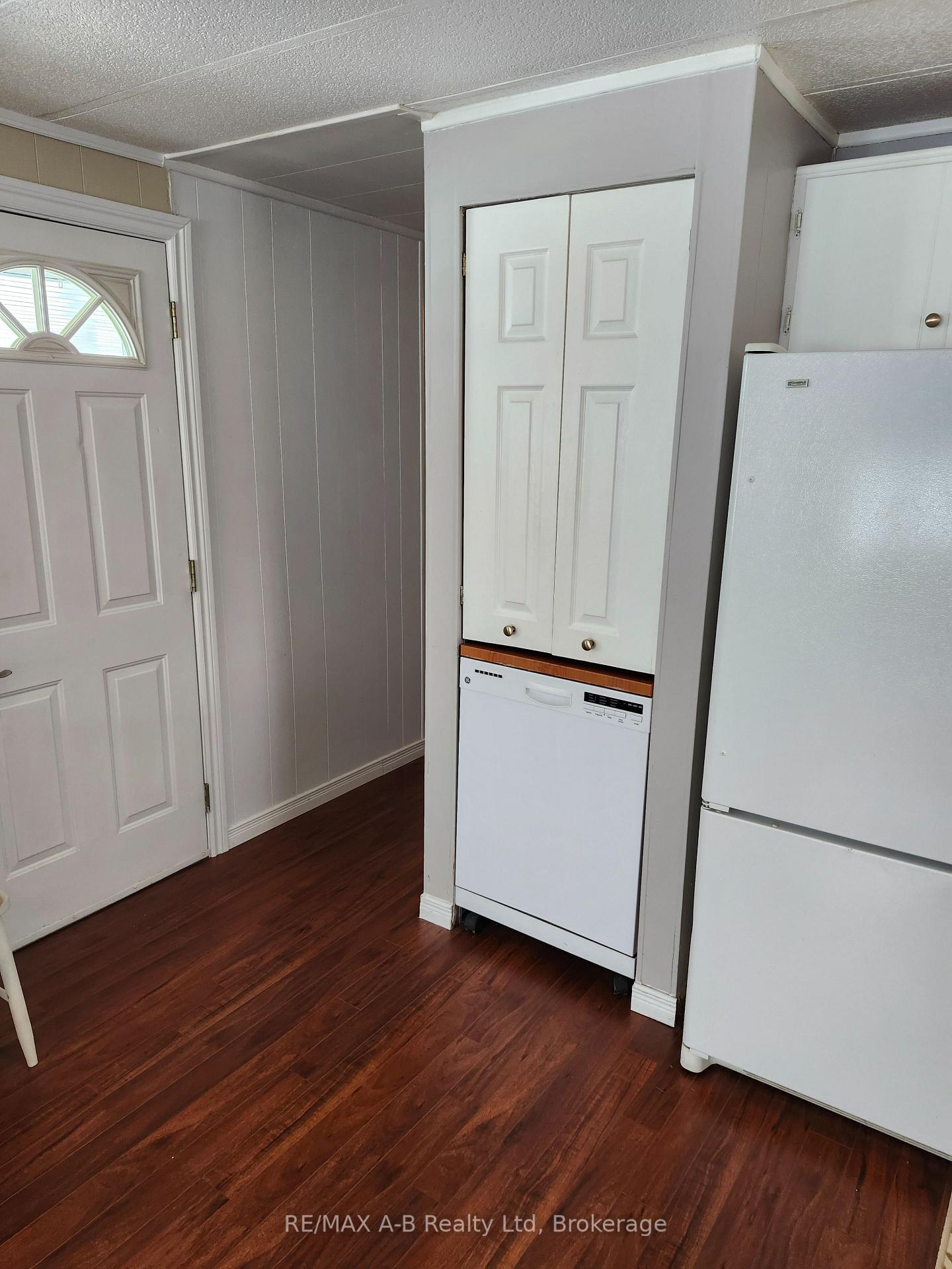 Photo 4 of 179 Birch Street, Perth East, Crystal Lake — HOMEH