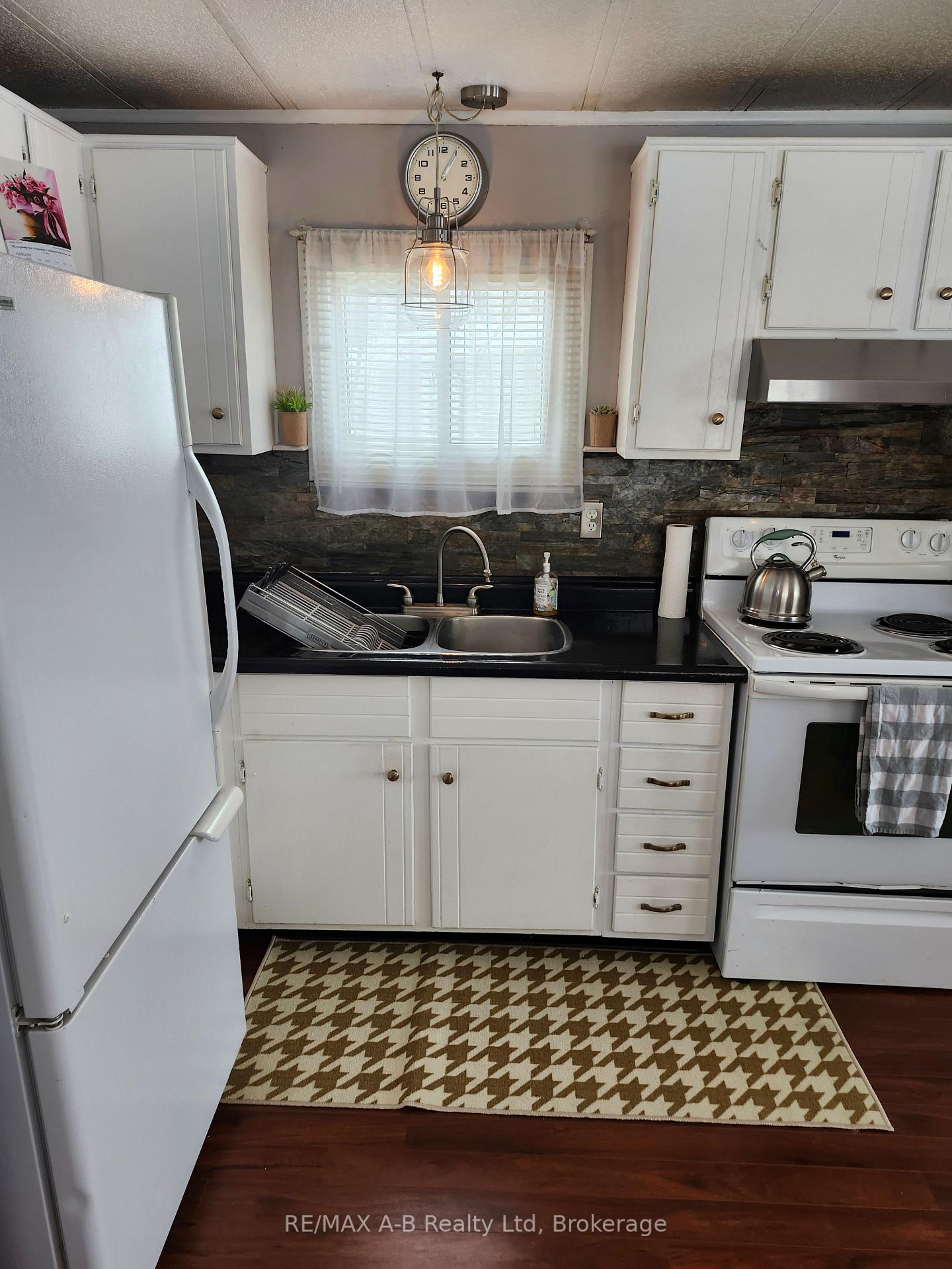 Photo 10 of 179 Birch Street, Perth East, Crystal Lake — HOMEH