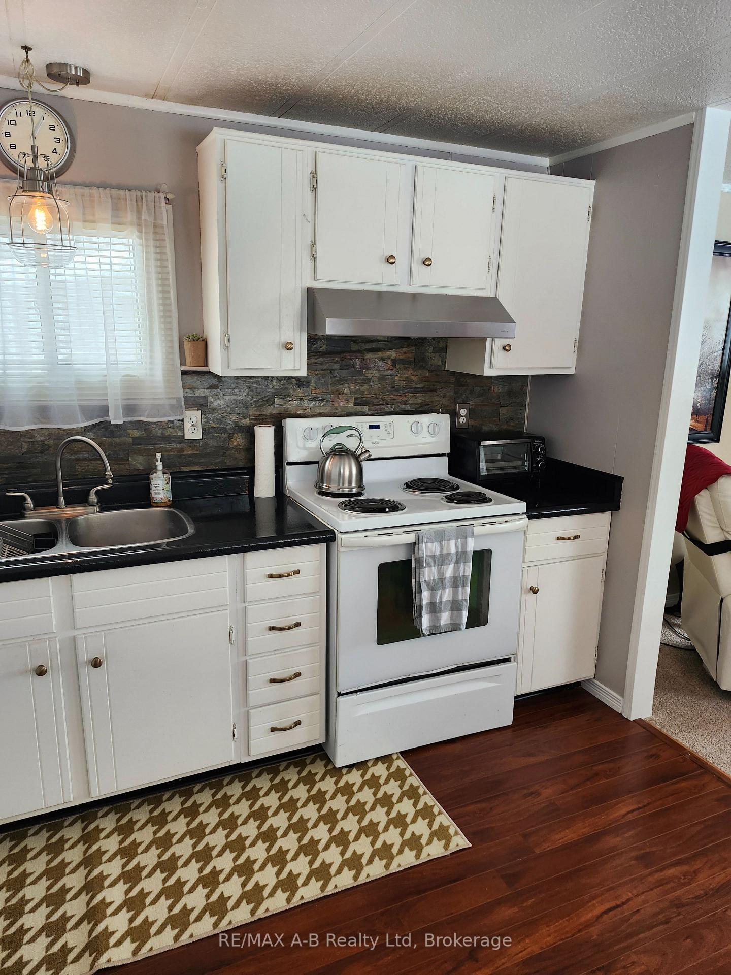 Photo 11 of 179 Birch Street, Perth East, Crystal Lake — HOMEH