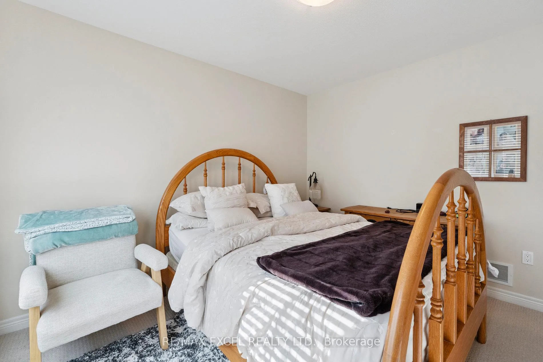 Photo 5 of 6401 Shapton Crescent, Niagara Falls, Forestview — HOMEH