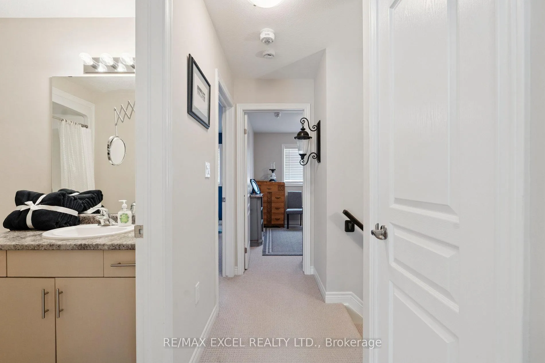 Photo 8 of 6401 Shapton Crescent, Niagara Falls, Forestview — HOMEH