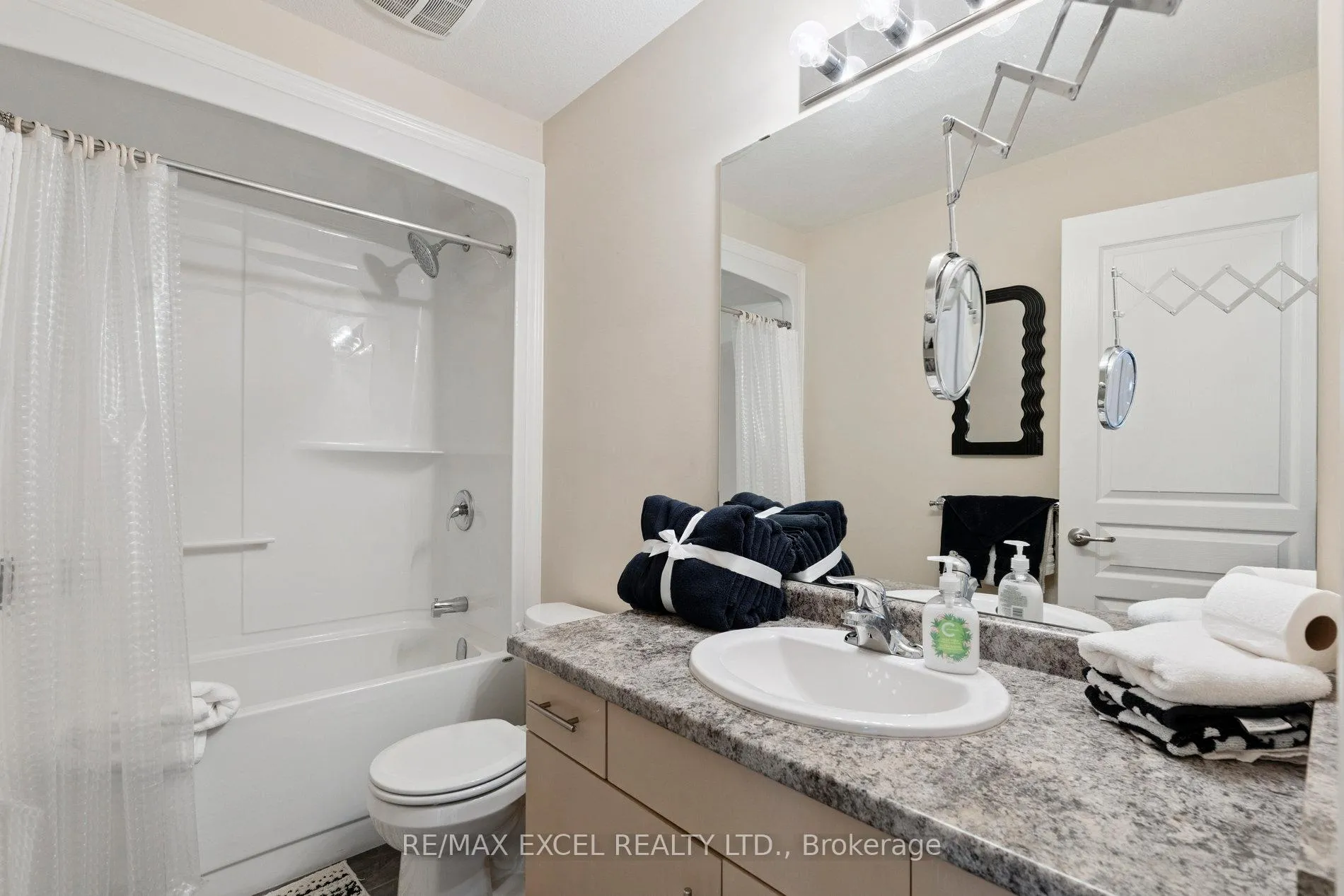 Photo 10 of 6401 Shapton Crescent, Niagara Falls, Forestview — HOMEH