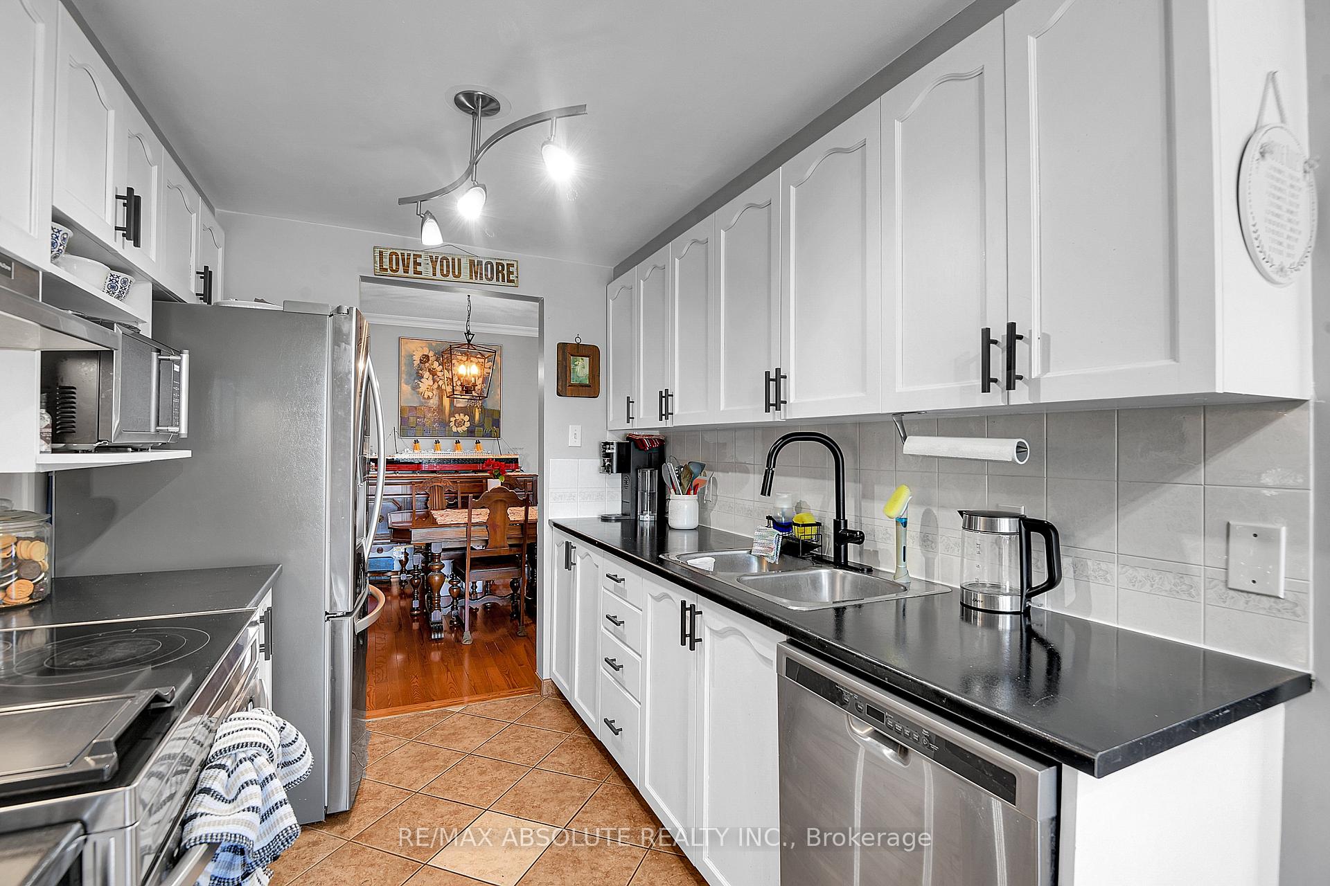 Photo 10 of 6142 Arbourwood Drive, Ottawa, Chapel Hill — HOMEH
