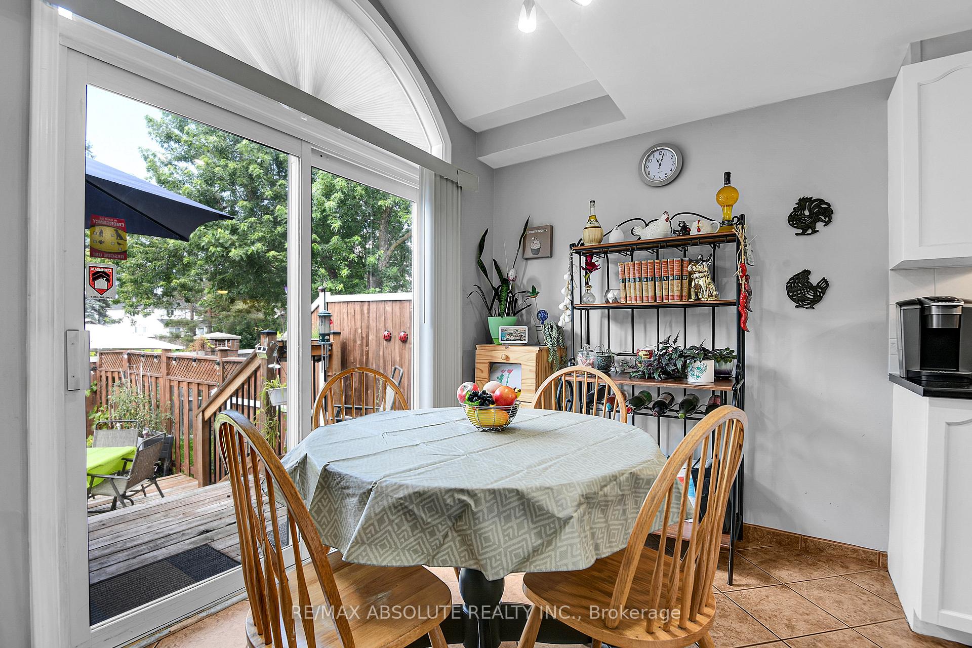 Photo 12 of 6142 Arbourwood Drive, Ottawa, Chapel Hill — HOMEH