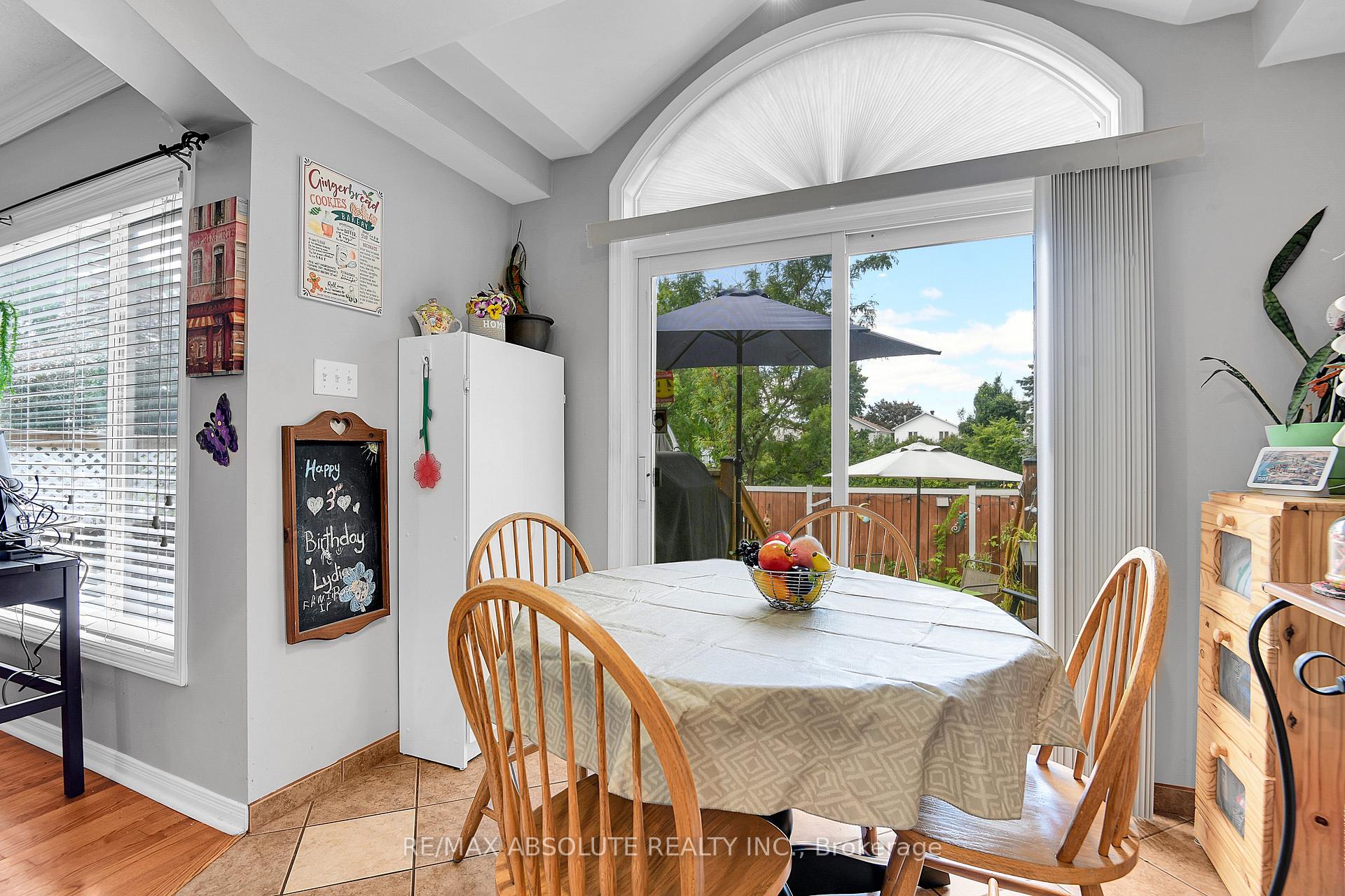 Photo 13 of 6142 Arbourwood Drive, Ottawa, Chapel Hill — HOMEH