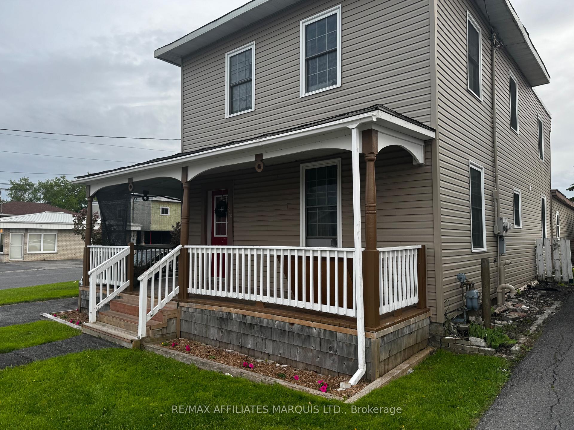 Front of 270 Alexandria Main Street S