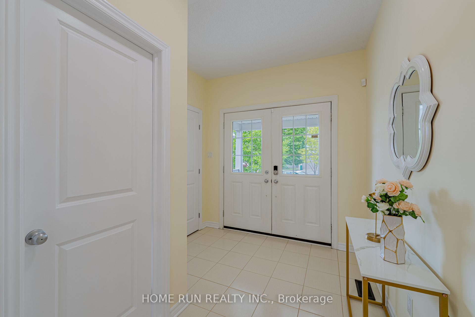 Photo 3 of 393 Grammond Circle, Ottawa, Avalon West — HOMEH