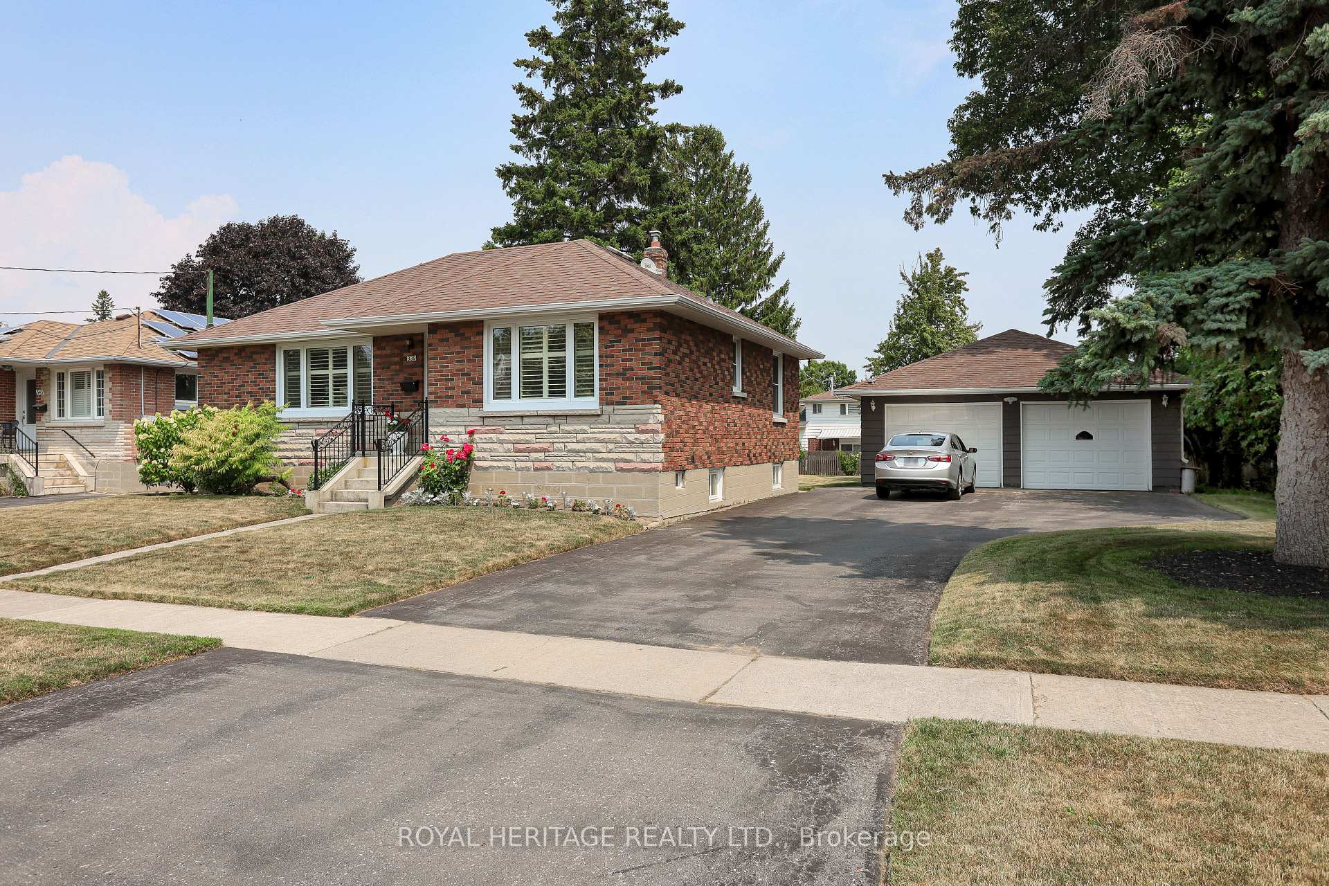 Front of 339 Nipigon Street E