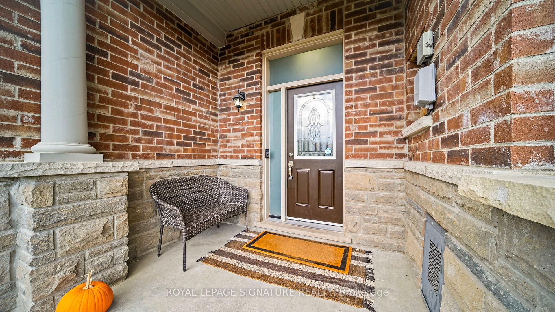 Photo 3 of 65 Kingsmere Crescent, New Tecumseth, Alliston — HOMEH