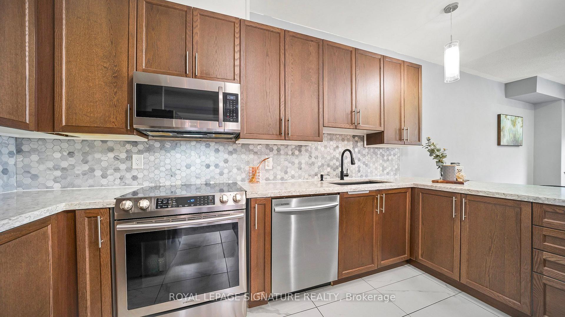 Photo 8 of 65 Kingsmere Crescent, New Tecumseth, Alliston — HOMEH