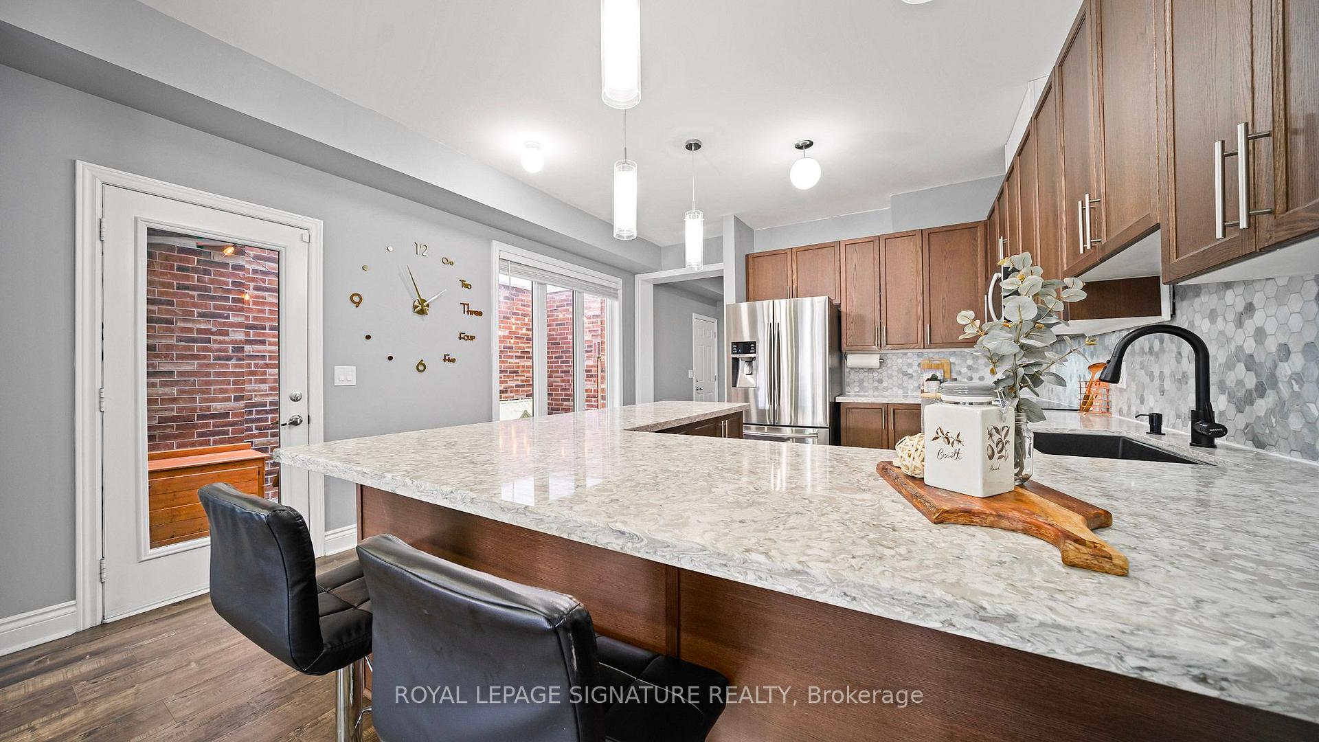 Photo 9 of 65 Kingsmere Crescent, New Tecumseth, Alliston — HOMEH