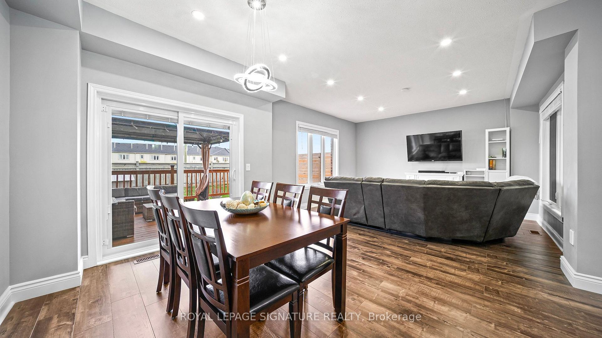 Photo 11 of 65 Kingsmere Crescent, New Tecumseth, Alliston — HOMEH