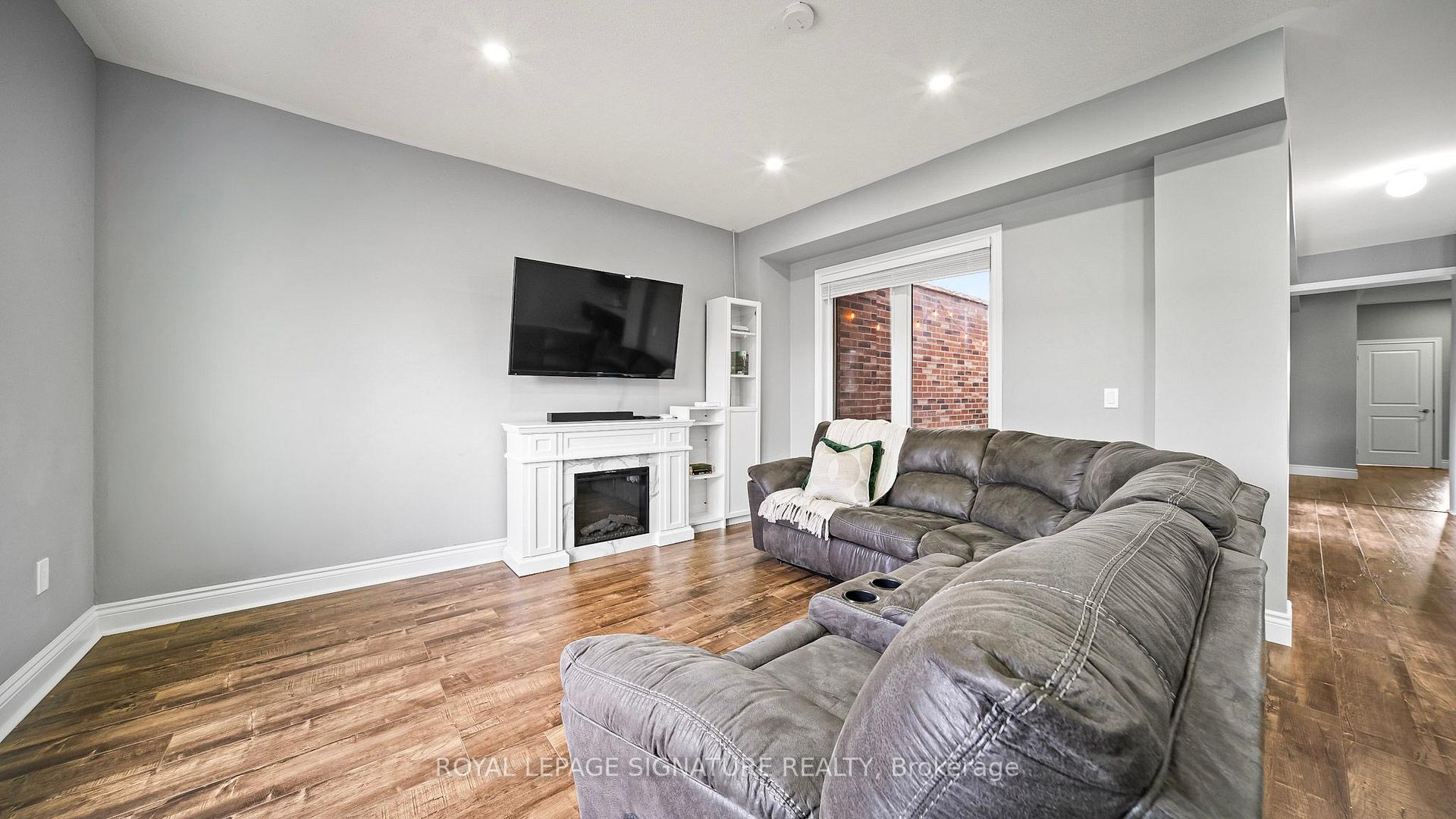 Photo 12 of 65 Kingsmere Crescent, New Tecumseth, Alliston — HOMEH