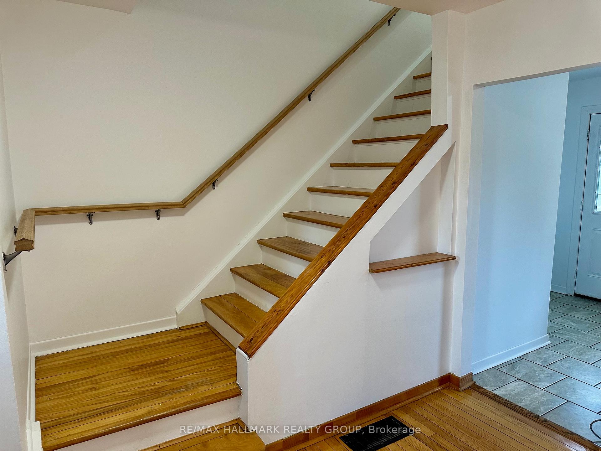 Photo 4 of 772 Borthwick Avenue S, Ottawa, Castle Heights/Rideau High — HOMEH