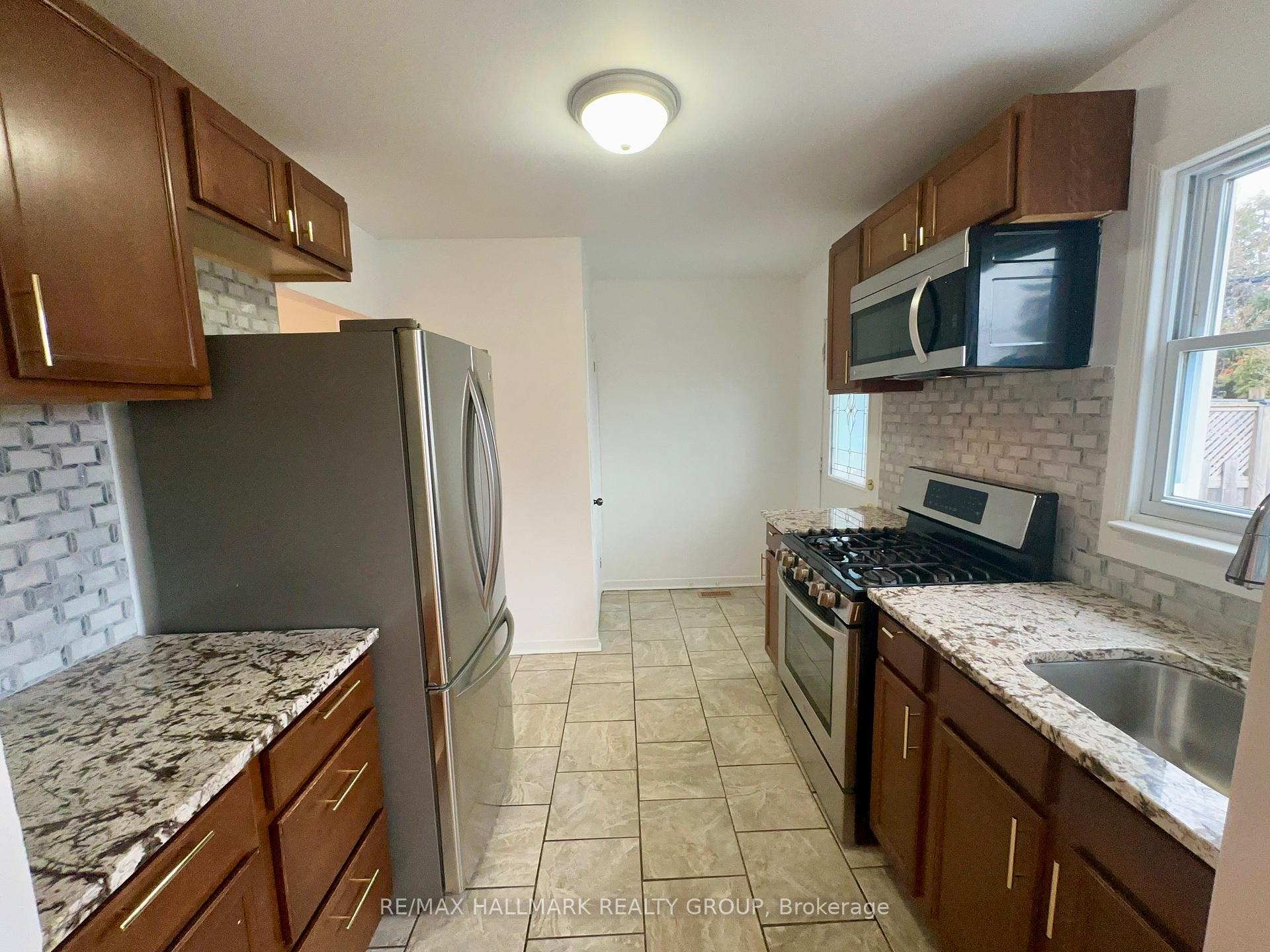 Photo 9 of 772 Borthwick Avenue S, Ottawa, Castle Heights/Rideau High — HOMEH