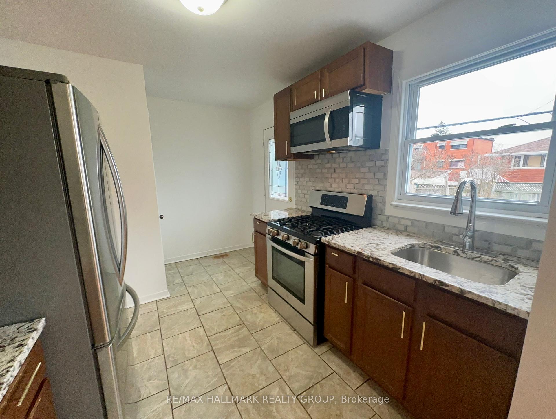 Photo 10 of 772 Borthwick Avenue S, Ottawa, Castle Heights/Rideau High — HOMEH