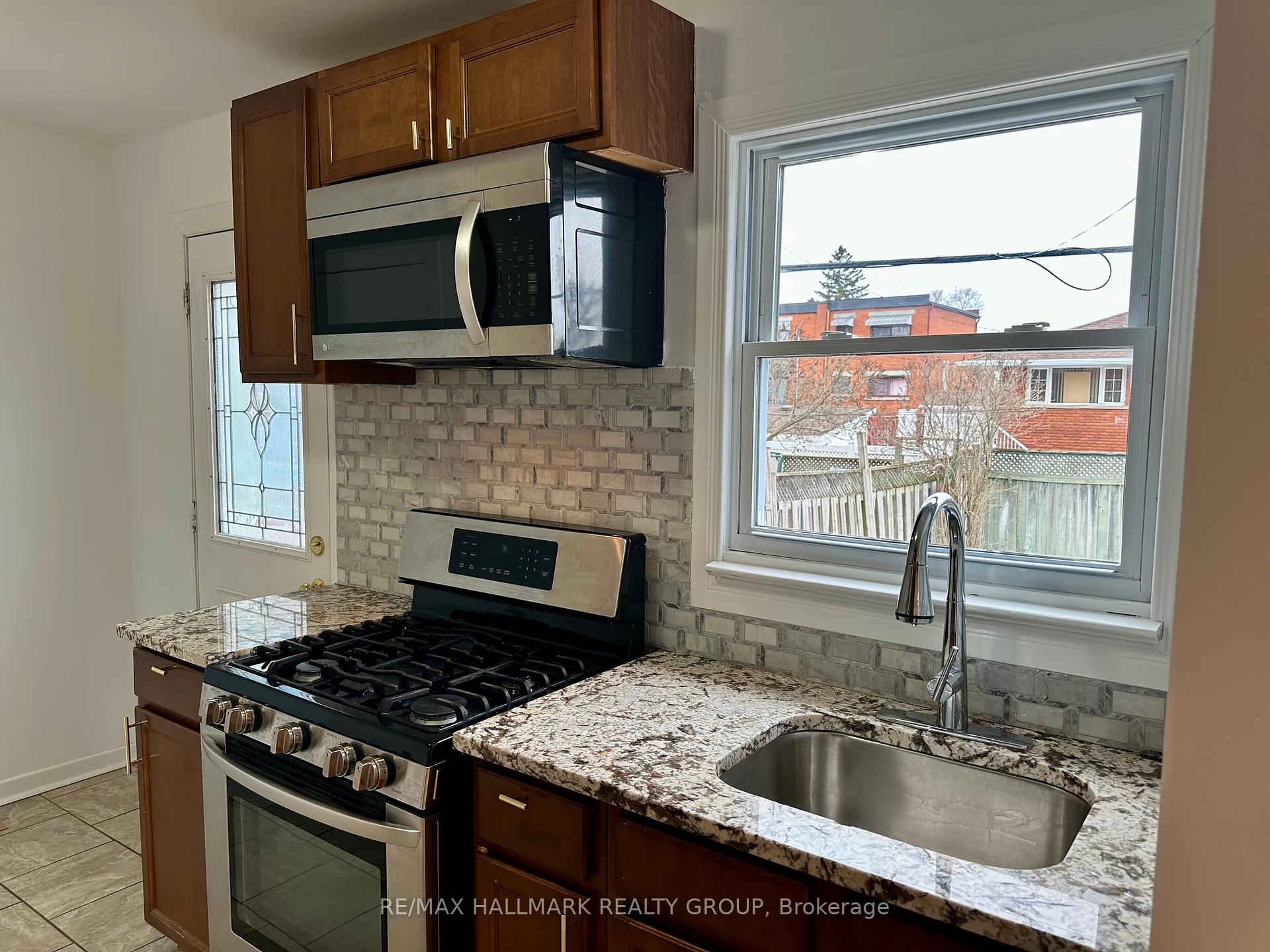 Photo 11 of 772 Borthwick Avenue S, Ottawa, Castle Heights/Rideau High — HOMEH