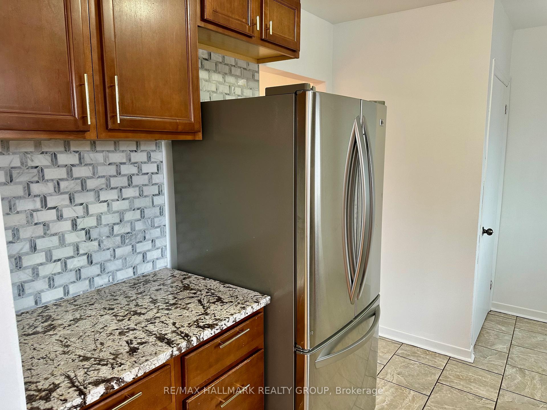 Photo 12 of 772 Borthwick Avenue S, Ottawa, Castle Heights/Rideau High — HOMEH