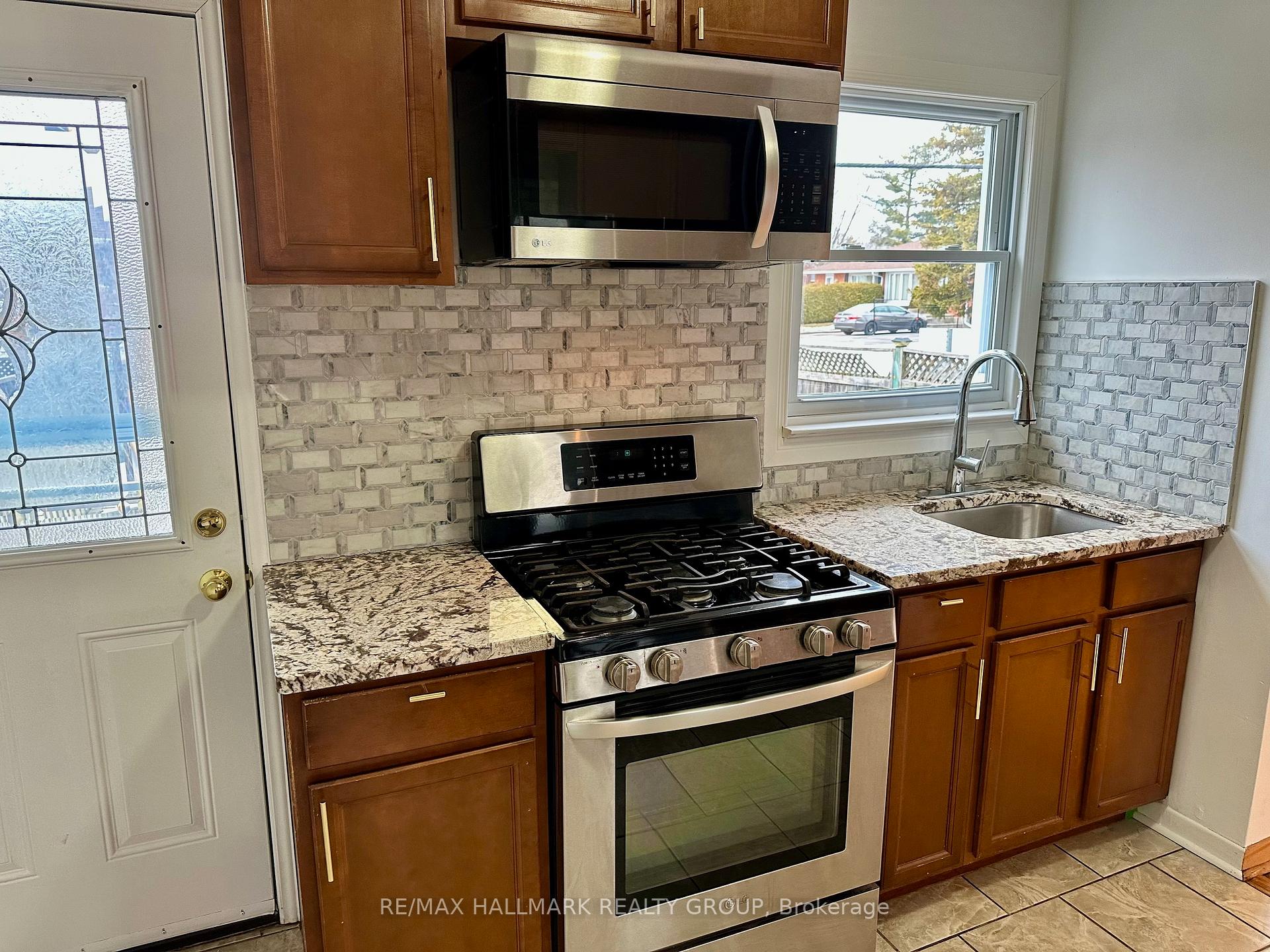 Photo 13 of 772 Borthwick Avenue S, Ottawa, Castle Heights/Rideau High — HOMEH