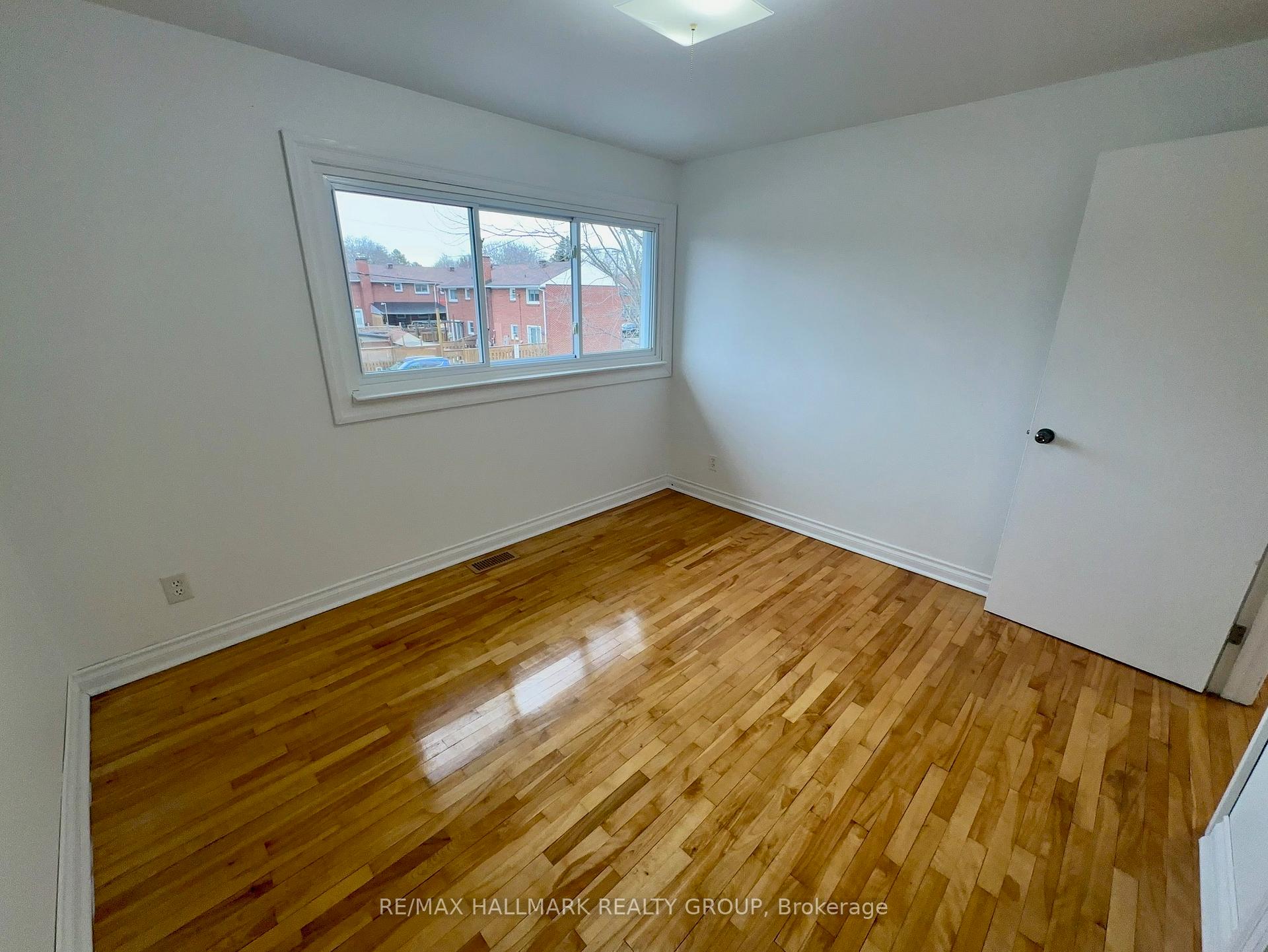 Photo 22 of 772 Borthwick Avenue S, Ottawa, Castle Heights/Rideau High — HOMEH