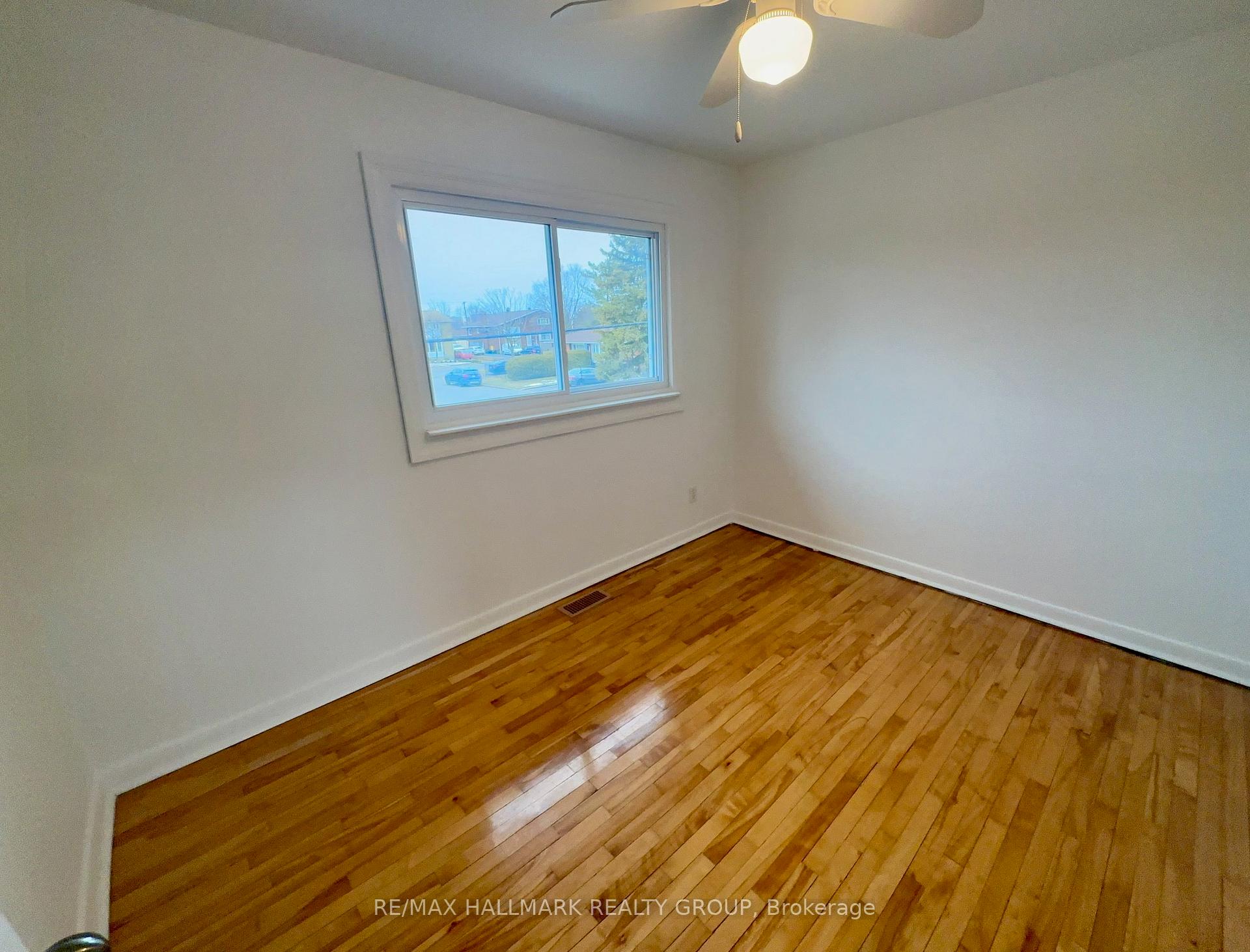 Photo 23 of 772 Borthwick Avenue S, Ottawa, Castle Heights/Rideau High — HOMEH