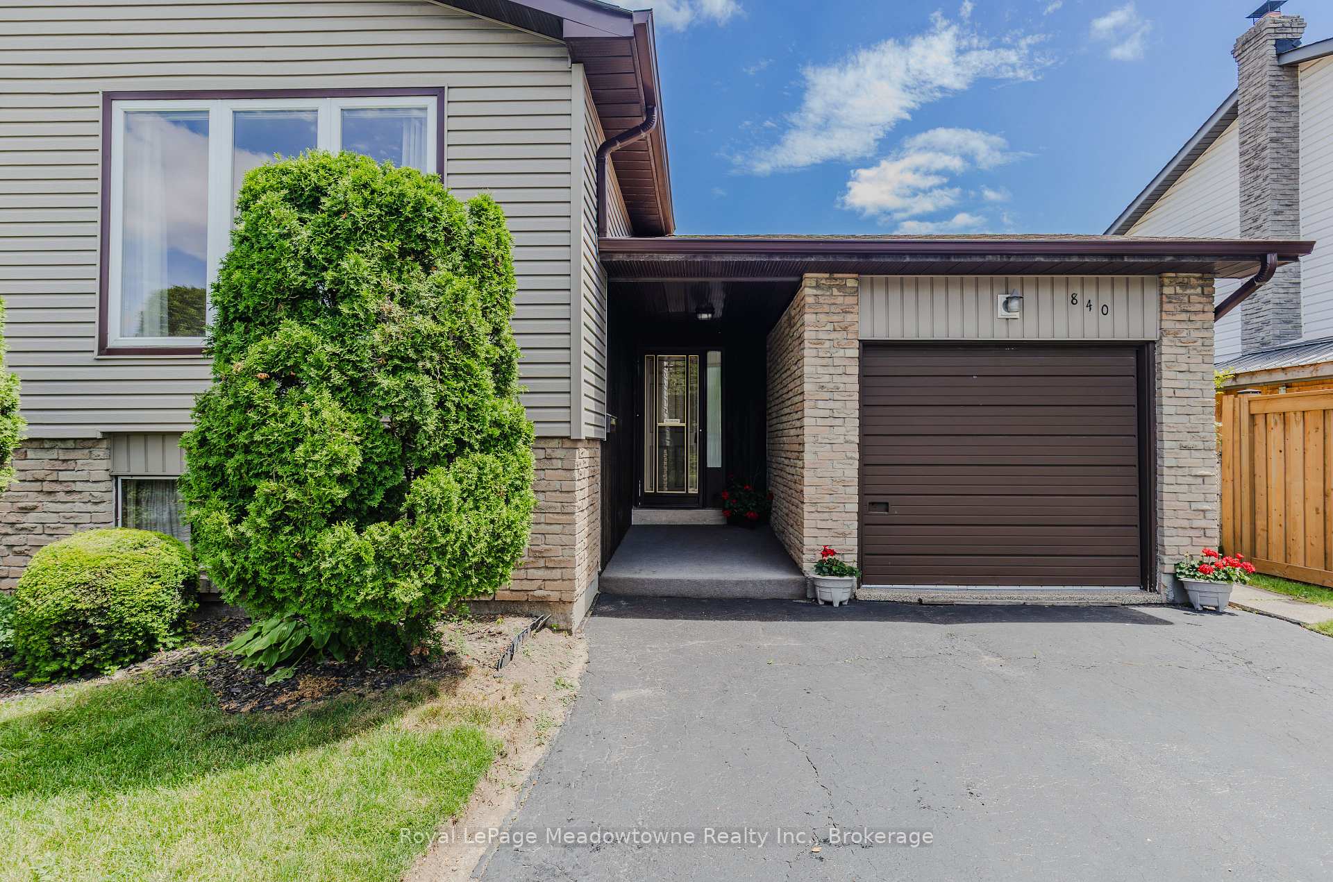 Photo 3 of 840 Cedarbrae Avenue, Milton, Dorset Park — HOMEH
