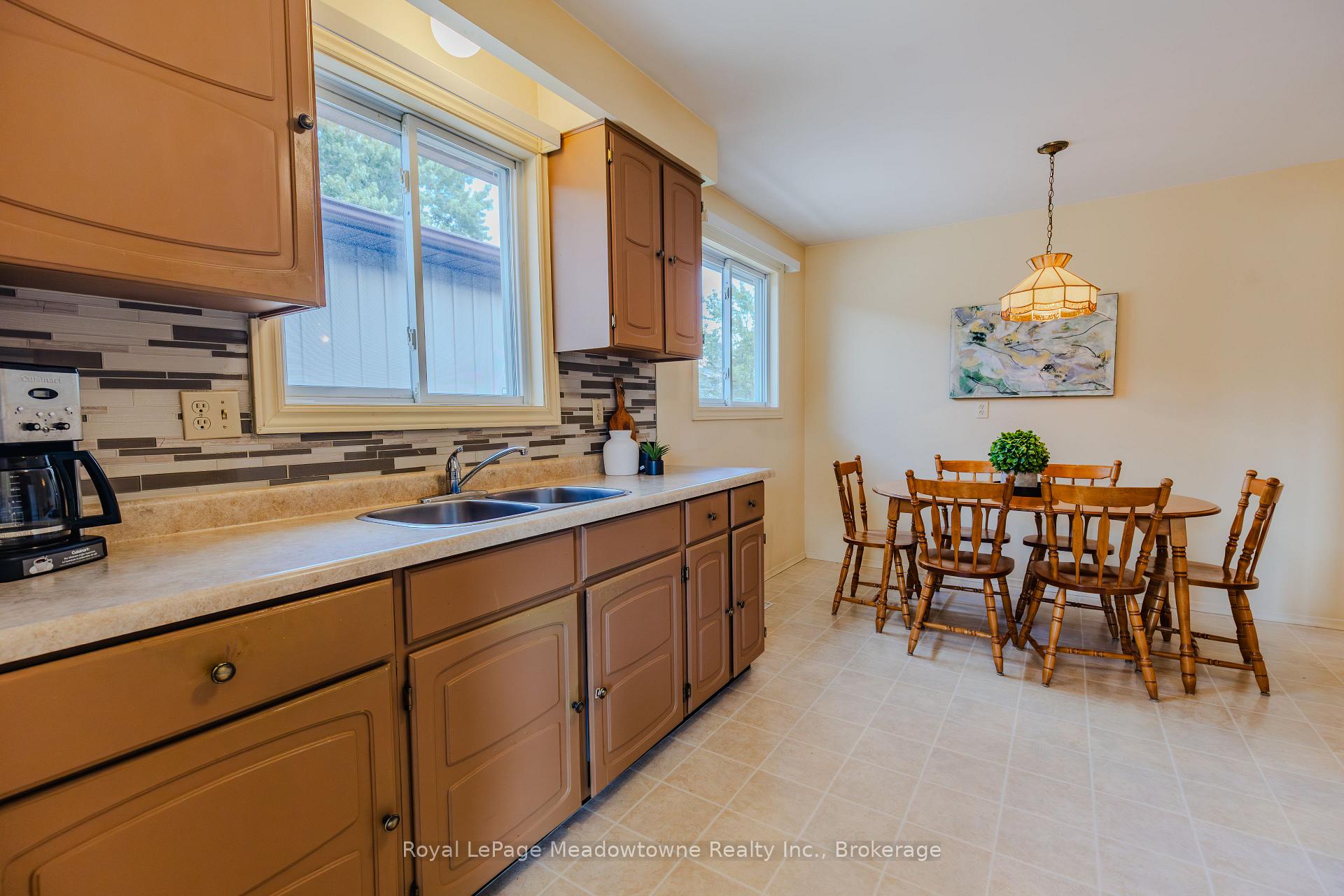 Photo 11 of 840 Cedarbrae Avenue, Milton, Dorset Park — HOMEH