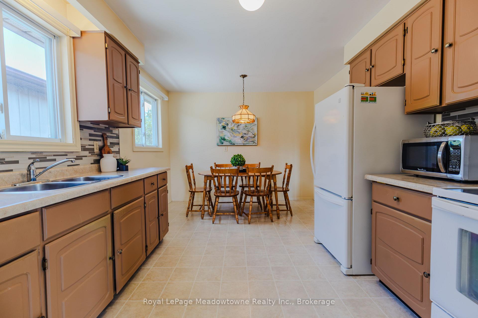Photo 7 of 840 Cedarbrae Avenue, Milton, Dorset Park — HOMEH