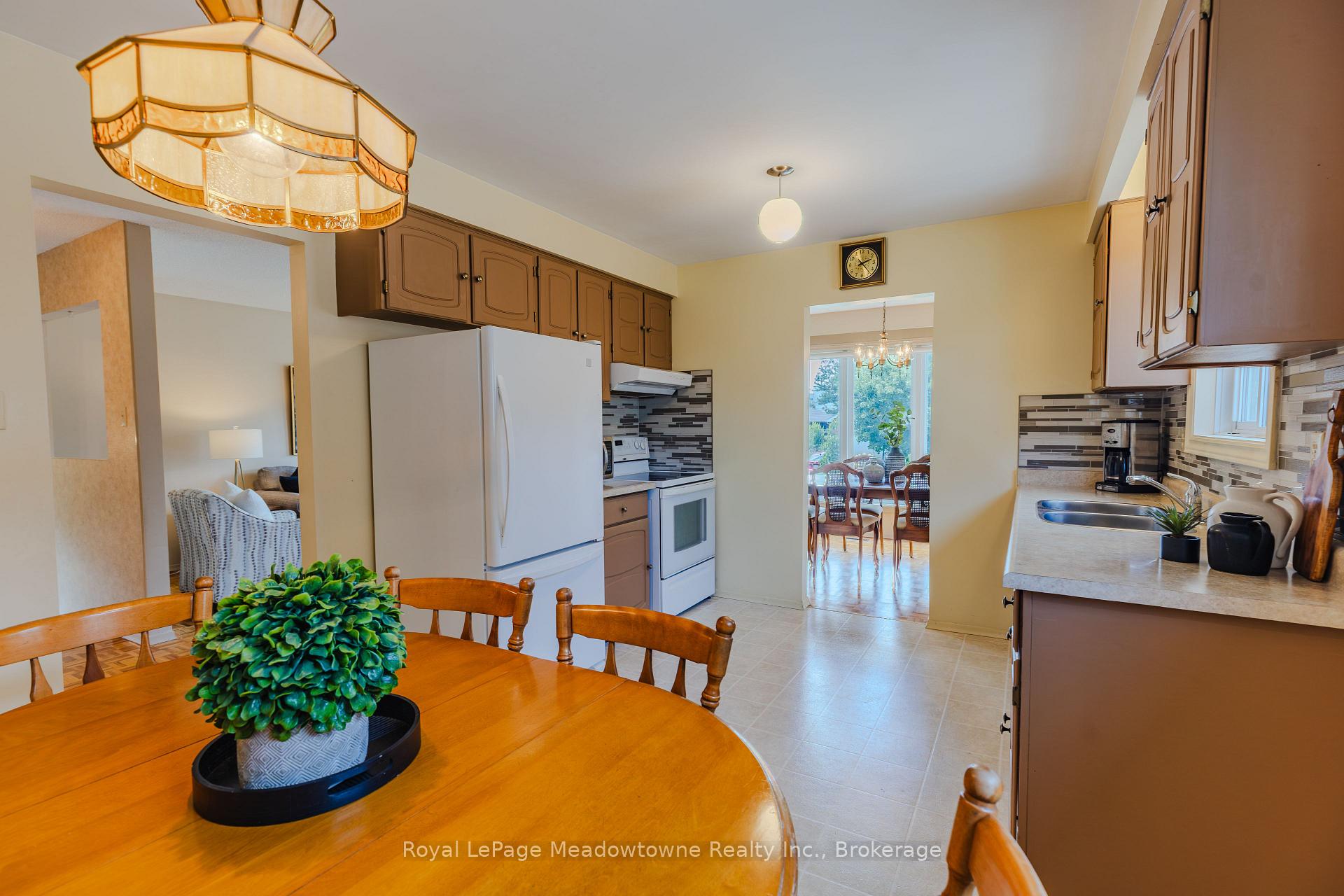 Photo 38 of 840 Cedarbrae Avenue, Milton, Dorset Park — HOMEH