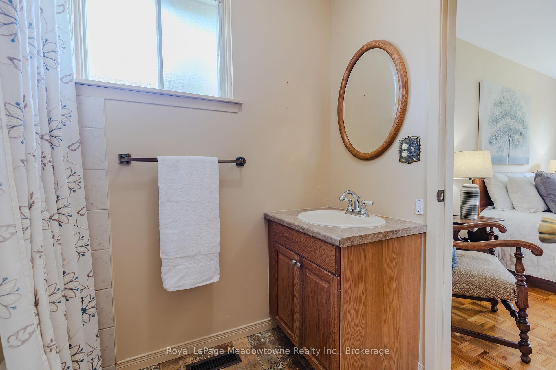 Photo 6 of 840 Cedarbrae Avenue, Milton, Dorset Park — HOMEH