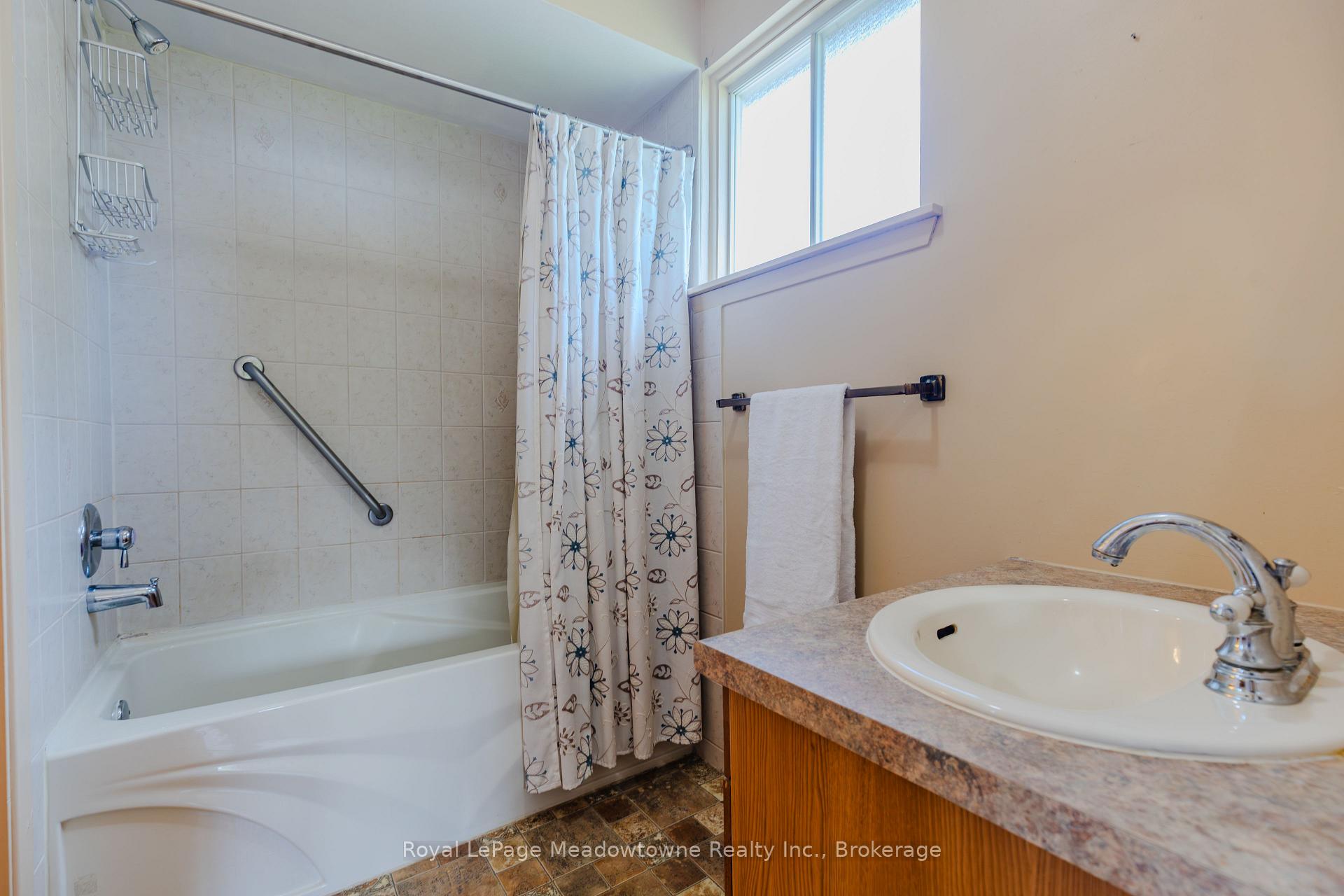 Photo 18 of 840 Cedarbrae Avenue, Milton, Dorset Park — HOMEH