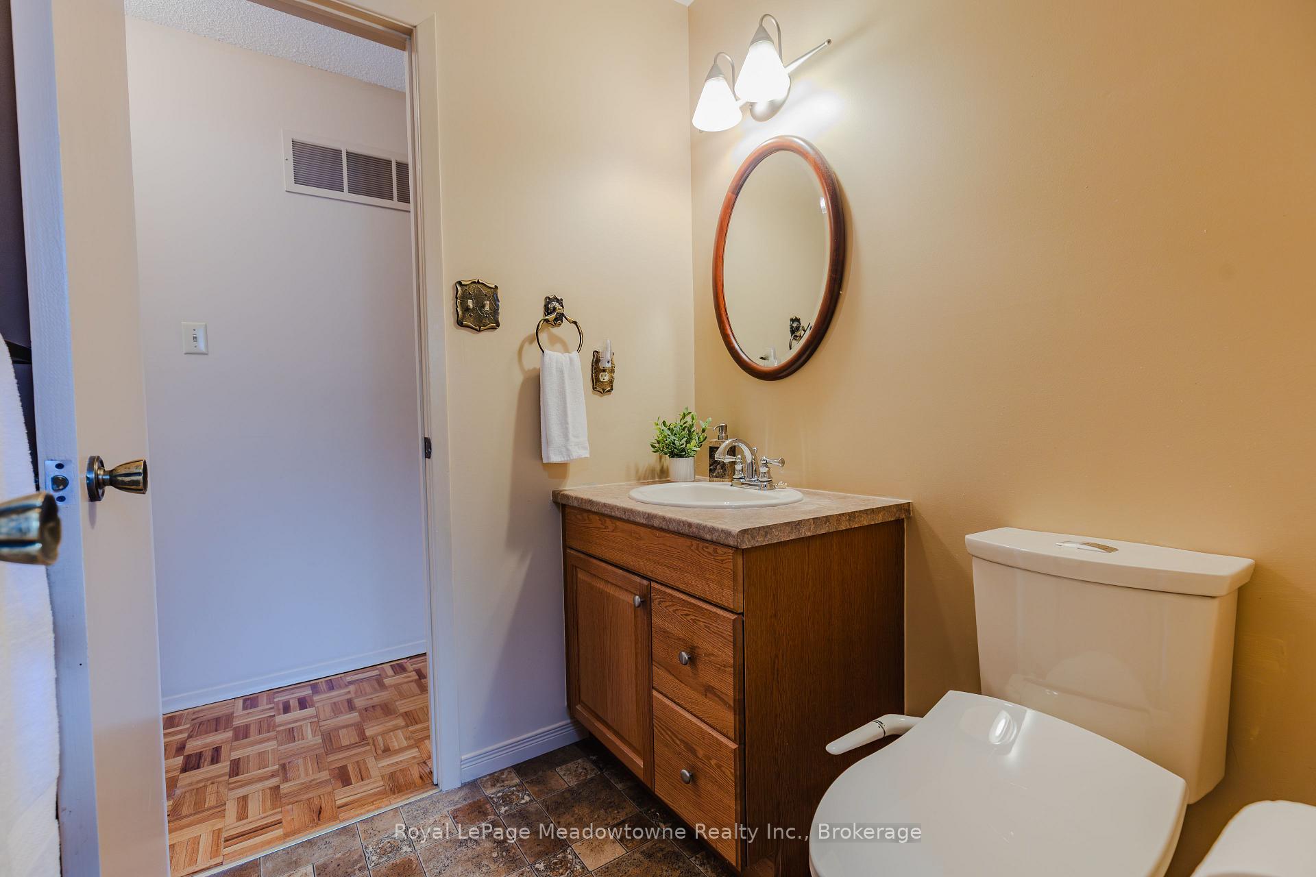 Photo 14 of 840 Cedarbrae Avenue, Milton, Dorset Park — HOMEH