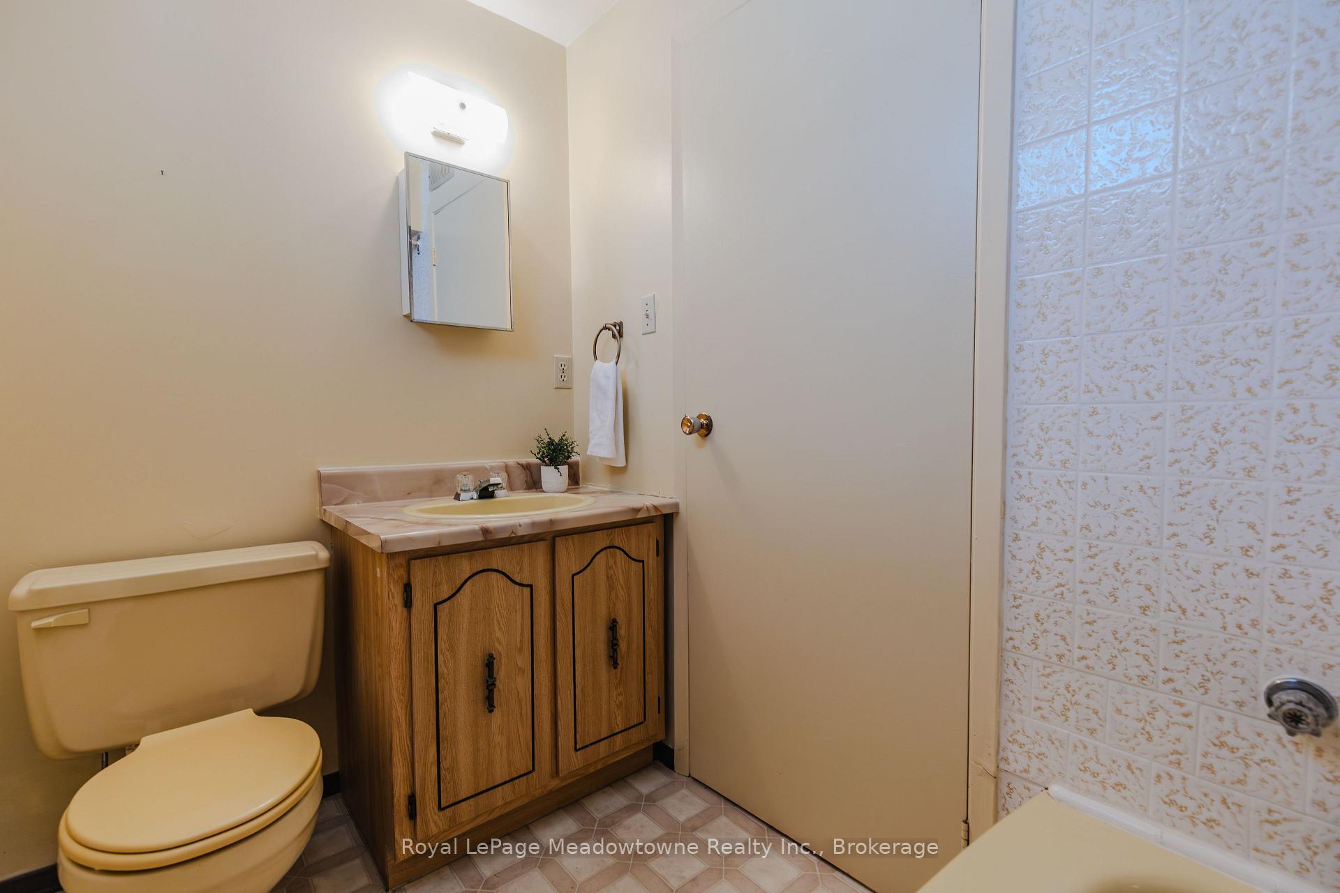 Photo 19 of 840 Cedarbrae Avenue, Milton, Dorset Park — HOMEH