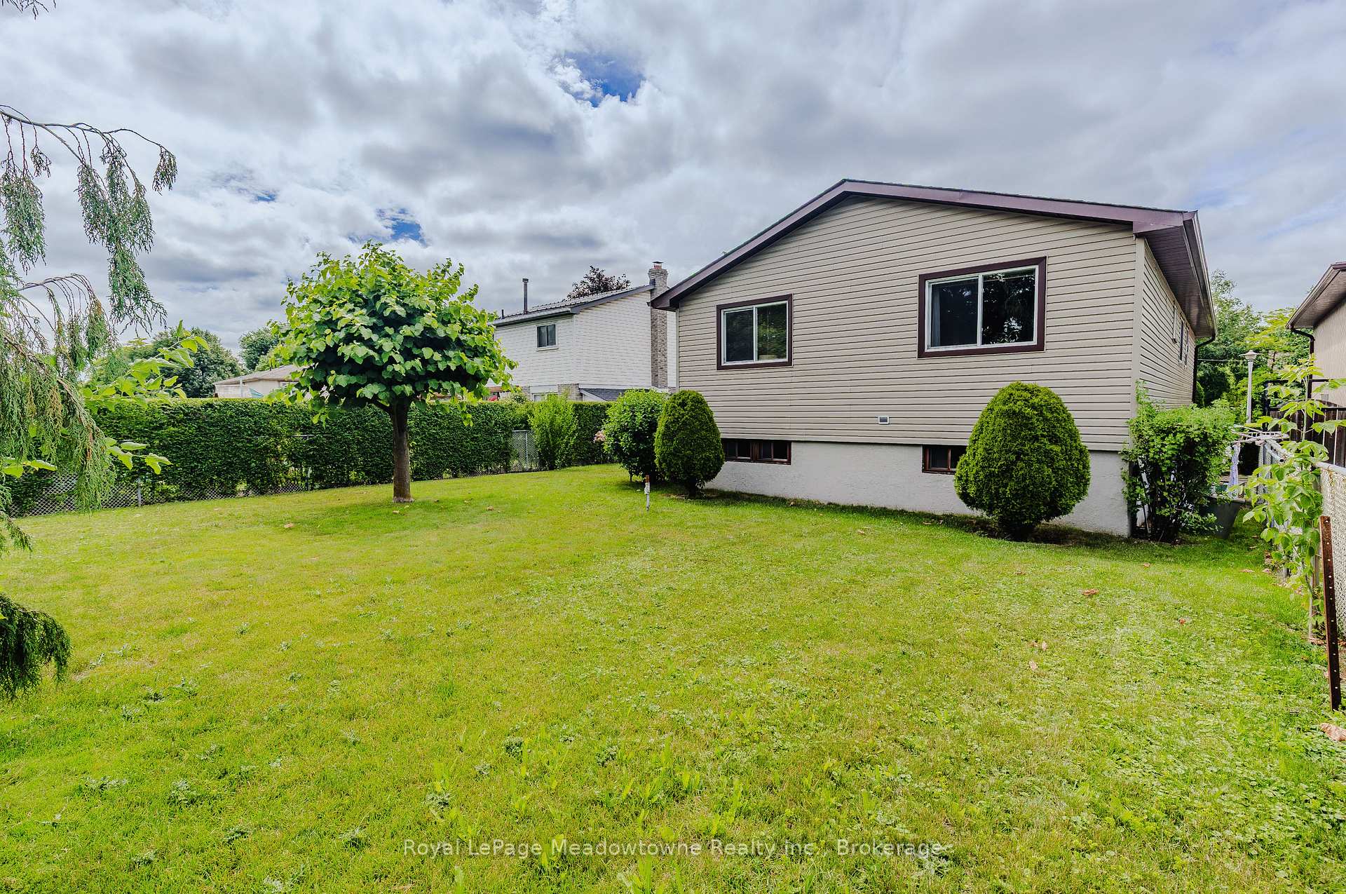 Photo 37 of 840 Cedarbrae Avenue, Milton, Dorset Park — HOMEH